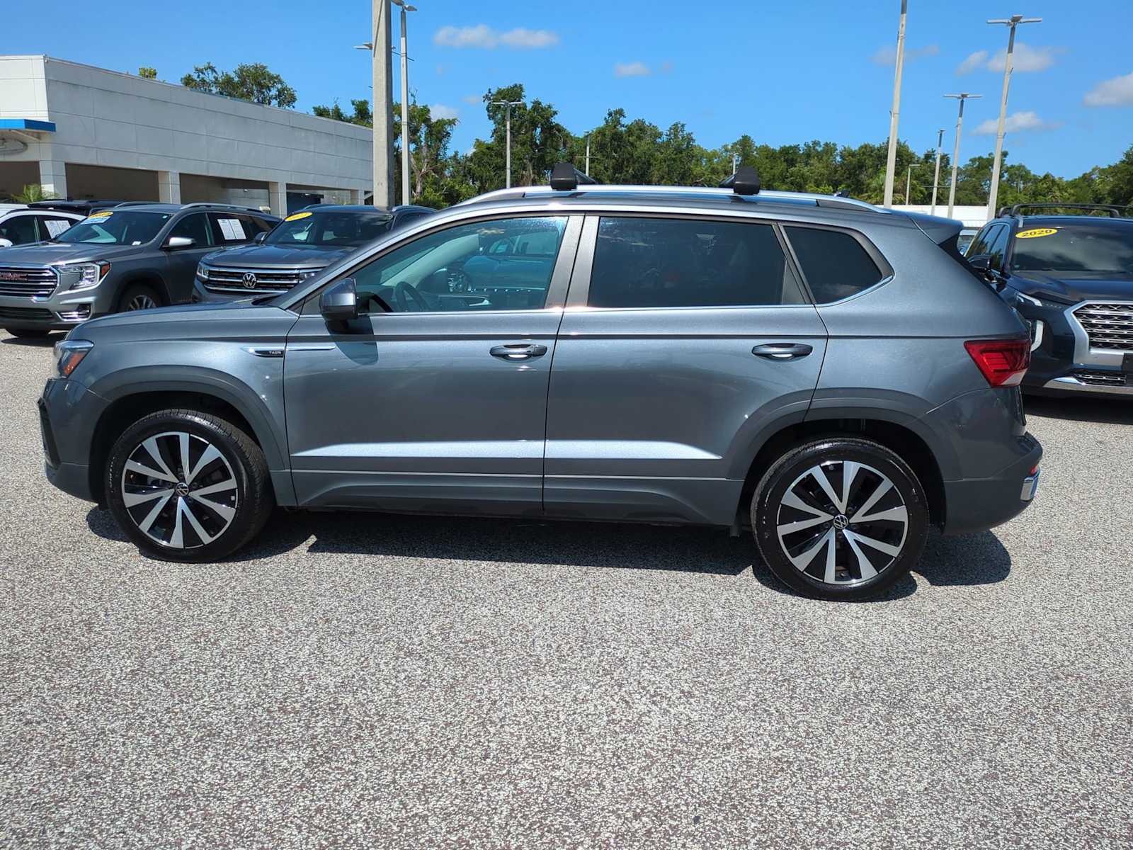 Thumbnail: 2022 Volkswagen Taos - 3