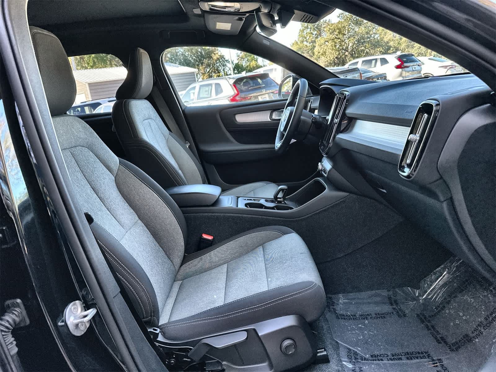 Thumbnail: 2024 Volvo XC40 - 14