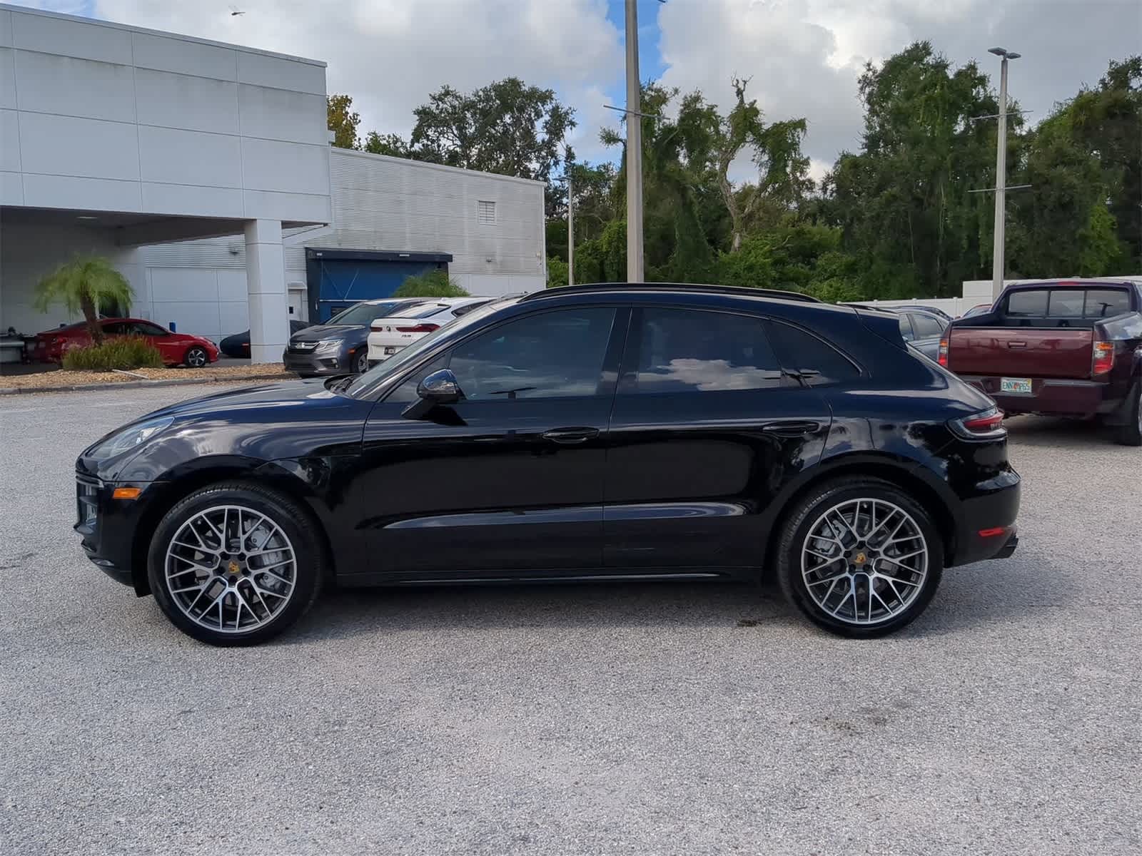 Thumbnail: 2020 Porsche Macan - 3