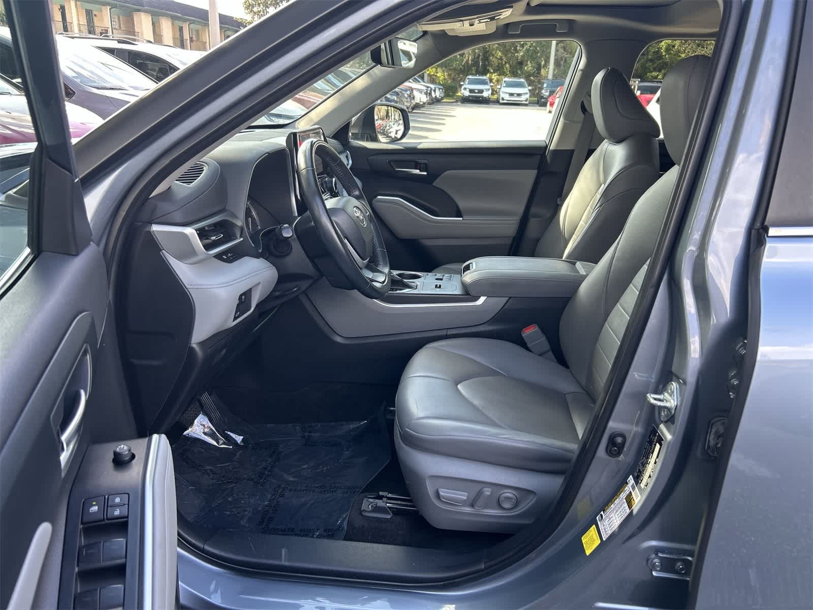 Thumbnail: 2023 Toyota Highlander - 2