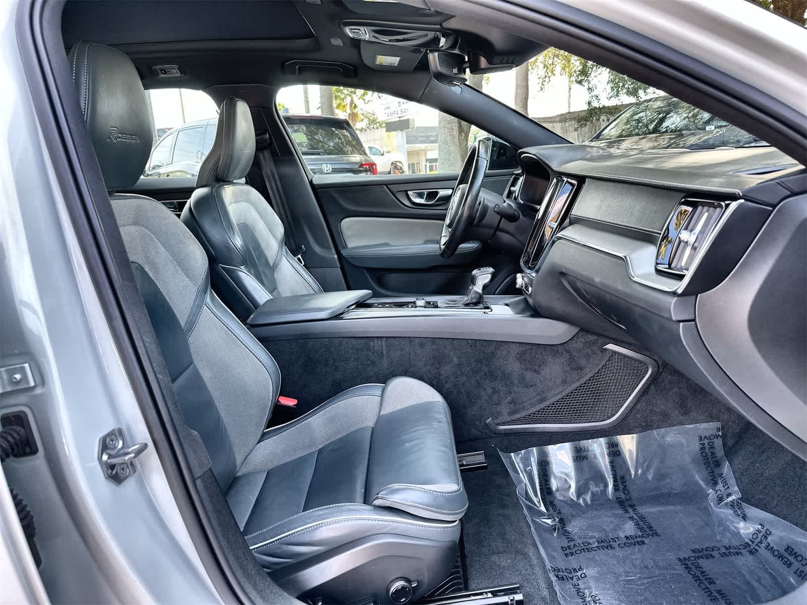 Thumbnail: 2020 Volvo V60 - 14