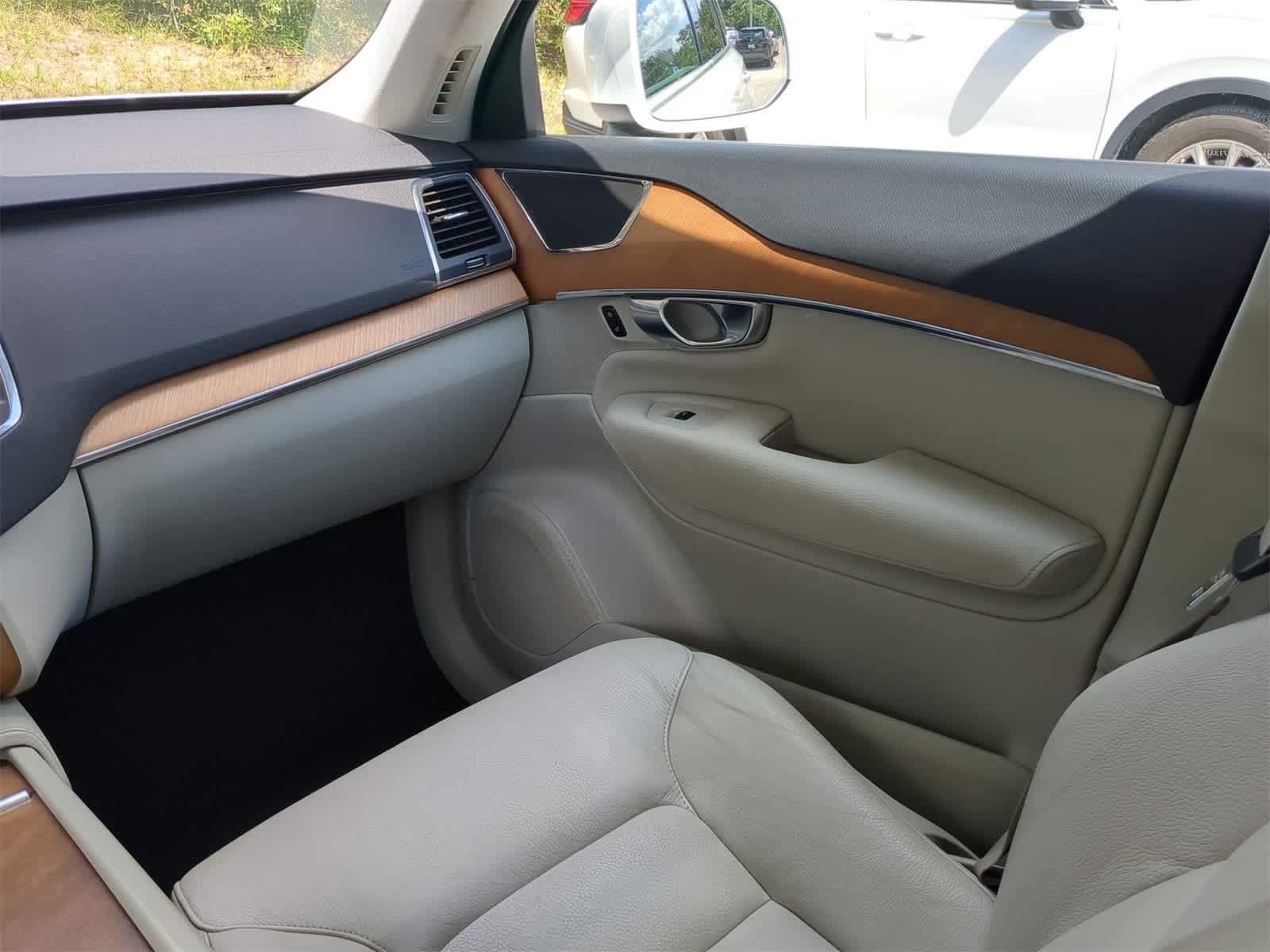 Thumbnail: 2021 Volvo XC90 - 17
