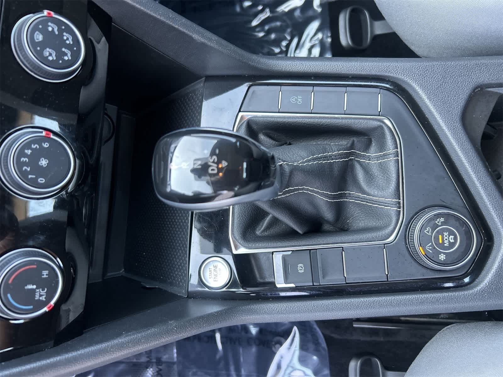 Thumbnail: 2024 Volkswagen Taos - 17