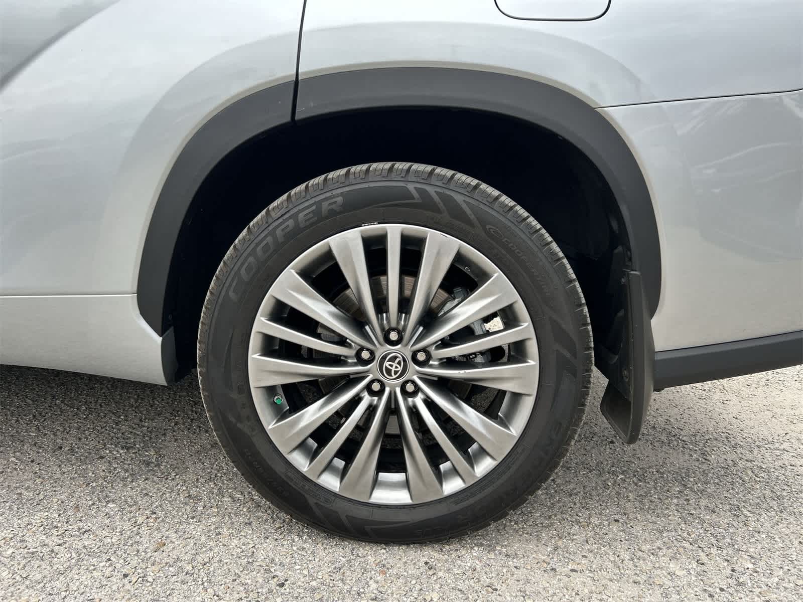 Thumbnail: 2021 Toyota Highlander - 8