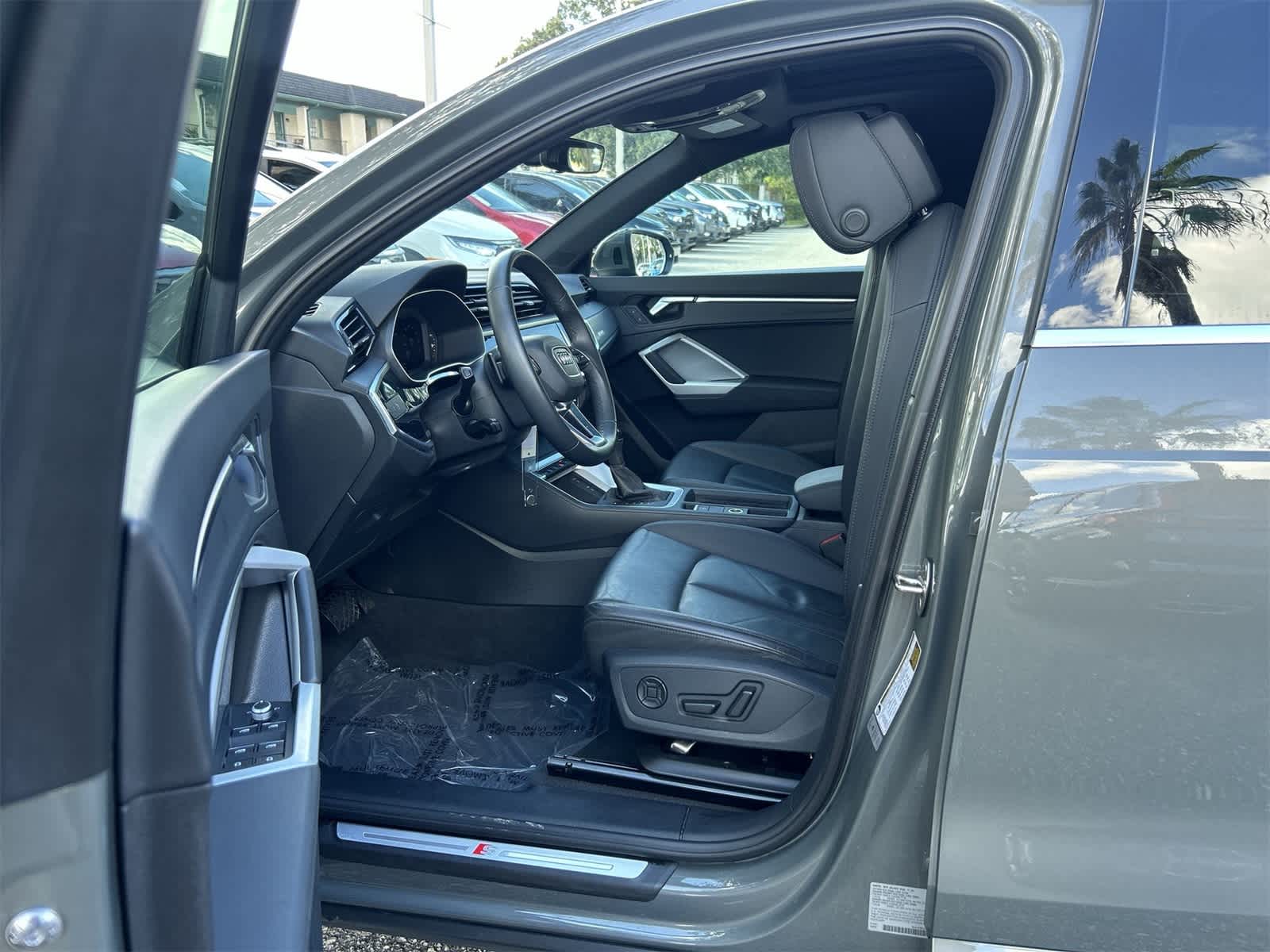 Thumbnail: 2025 Audi Q3 - 2