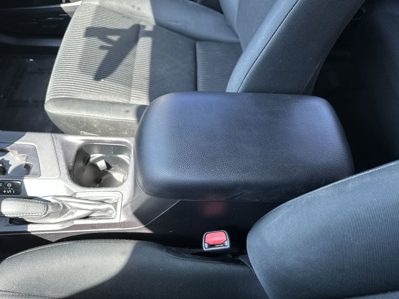 Thumbnail: 2016 Toyota RAV4 - 21