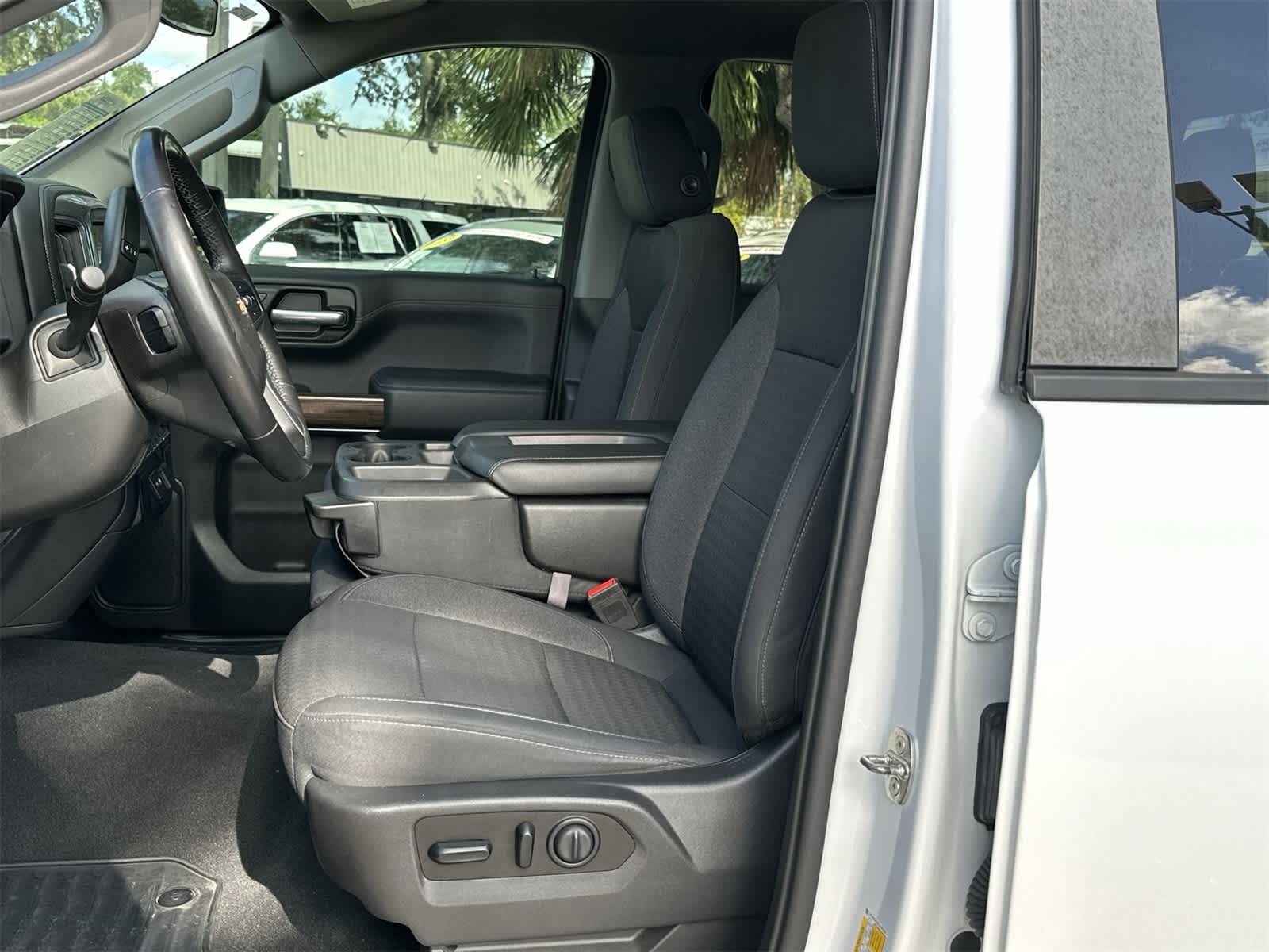 Thumbnail: 2020 Chevrolet Silverado 1500 - 5