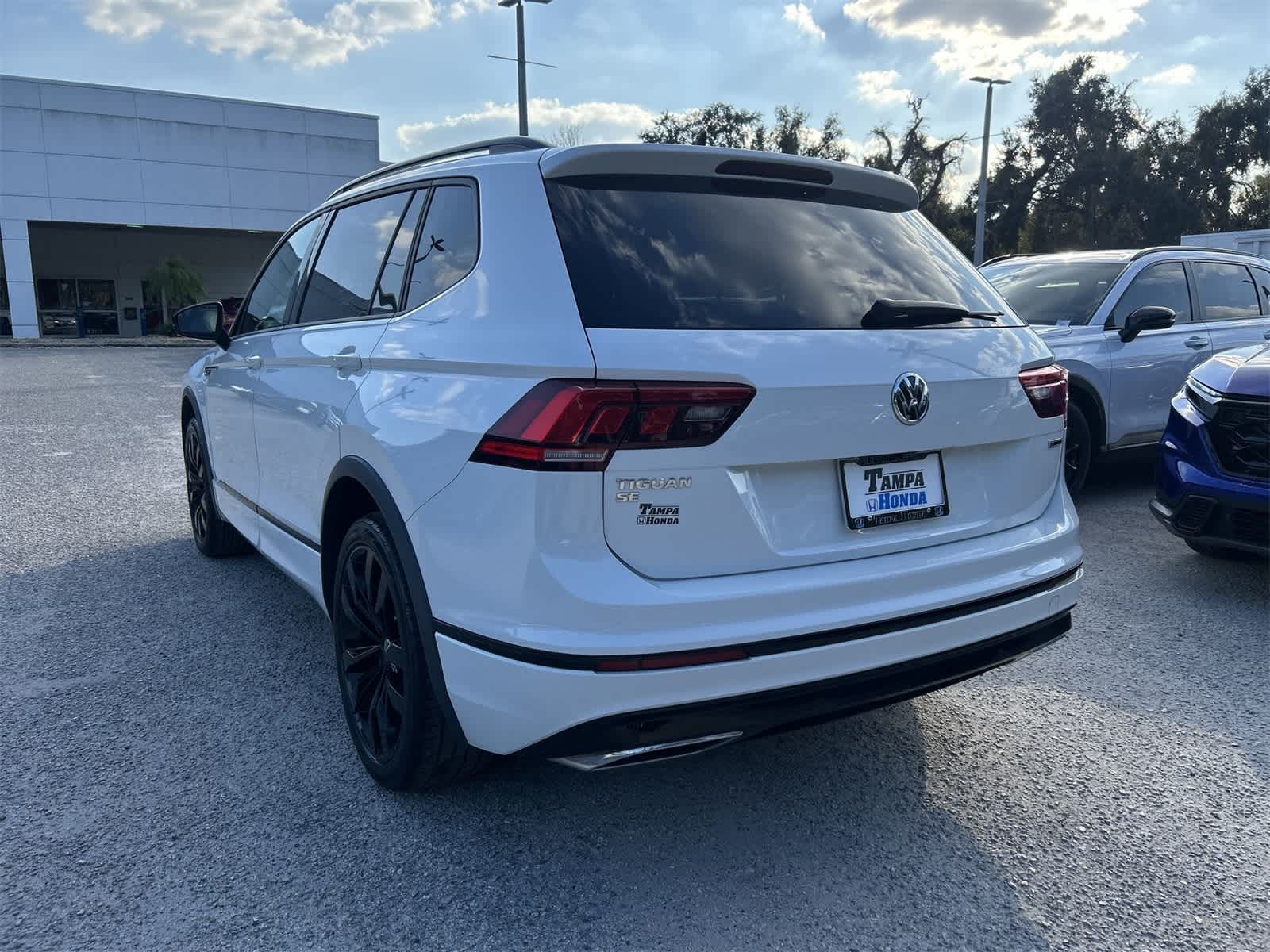 Thumbnail: 2021 Volkswagen Tiguan - 4