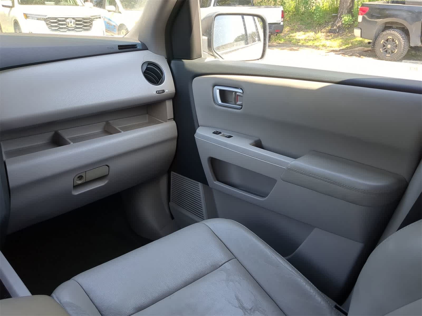 Thumbnail: 2011 Honda Pilot - 17