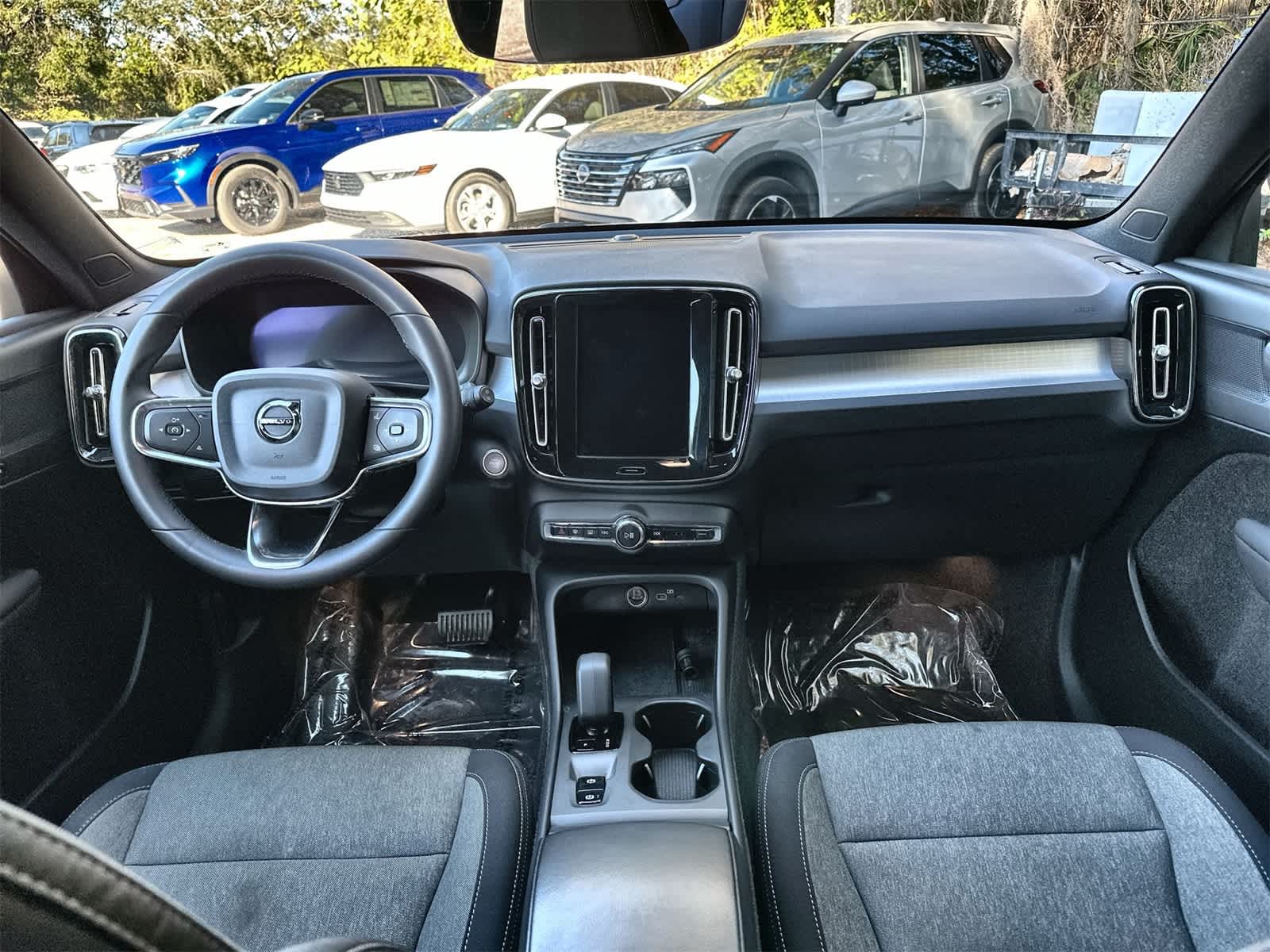 Thumbnail: 2024 Volvo XC40 - 10