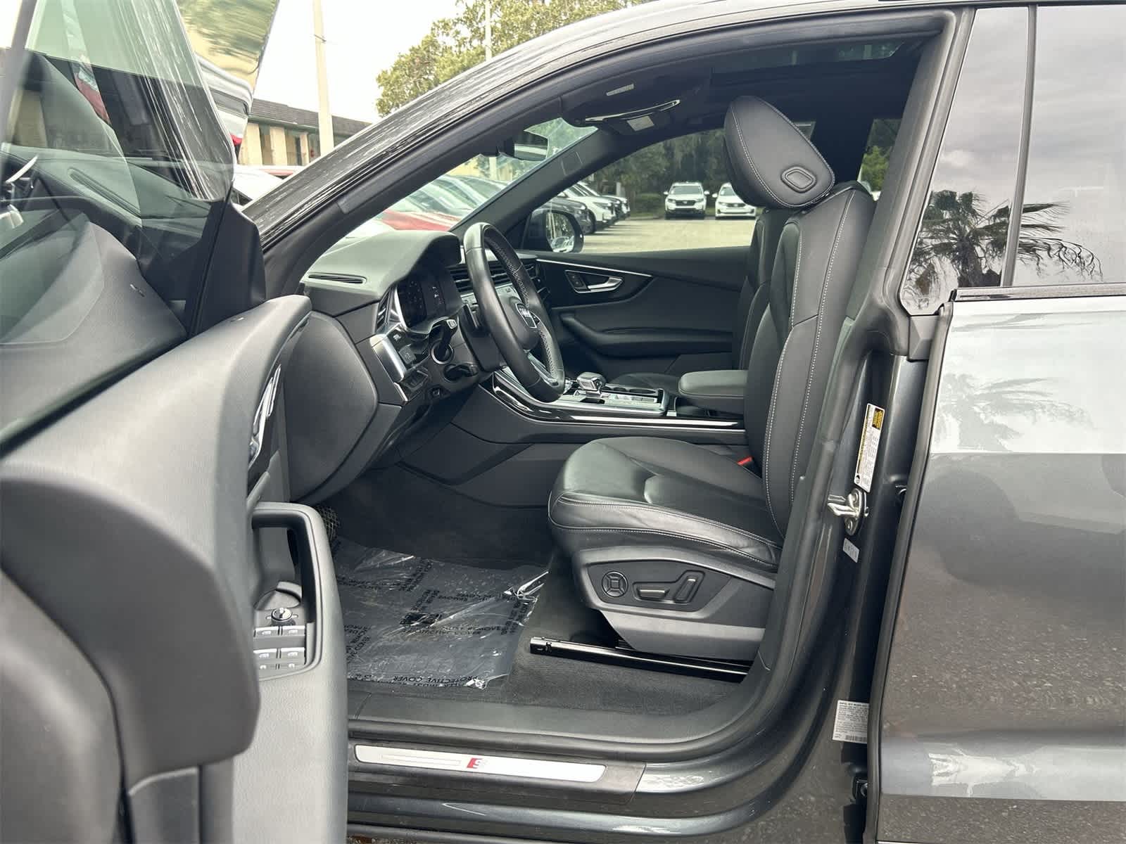 Thumbnail: 2021 Audi Q8 - 2