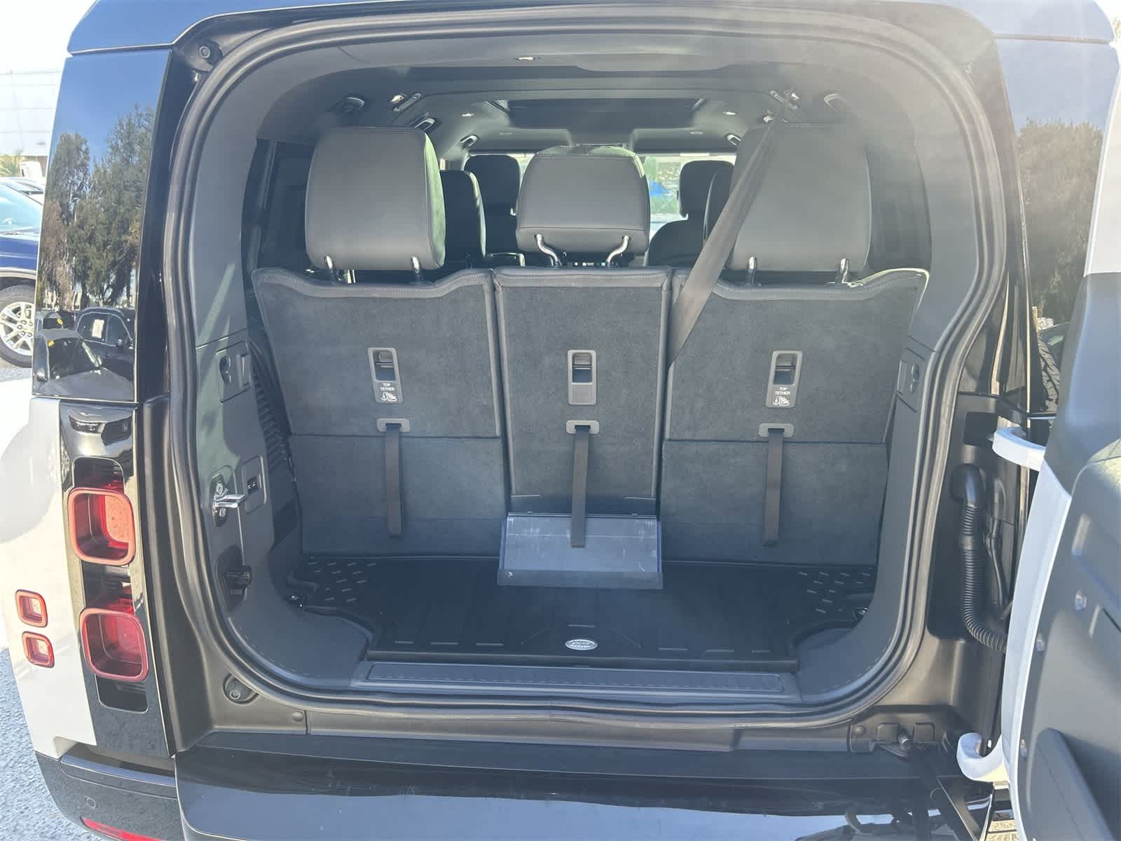 Thumbnail: 2023 Land Rover Defender - 19