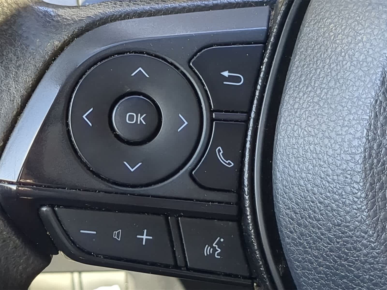 Thumbnail: 2021 Toyota RAV4 - 23