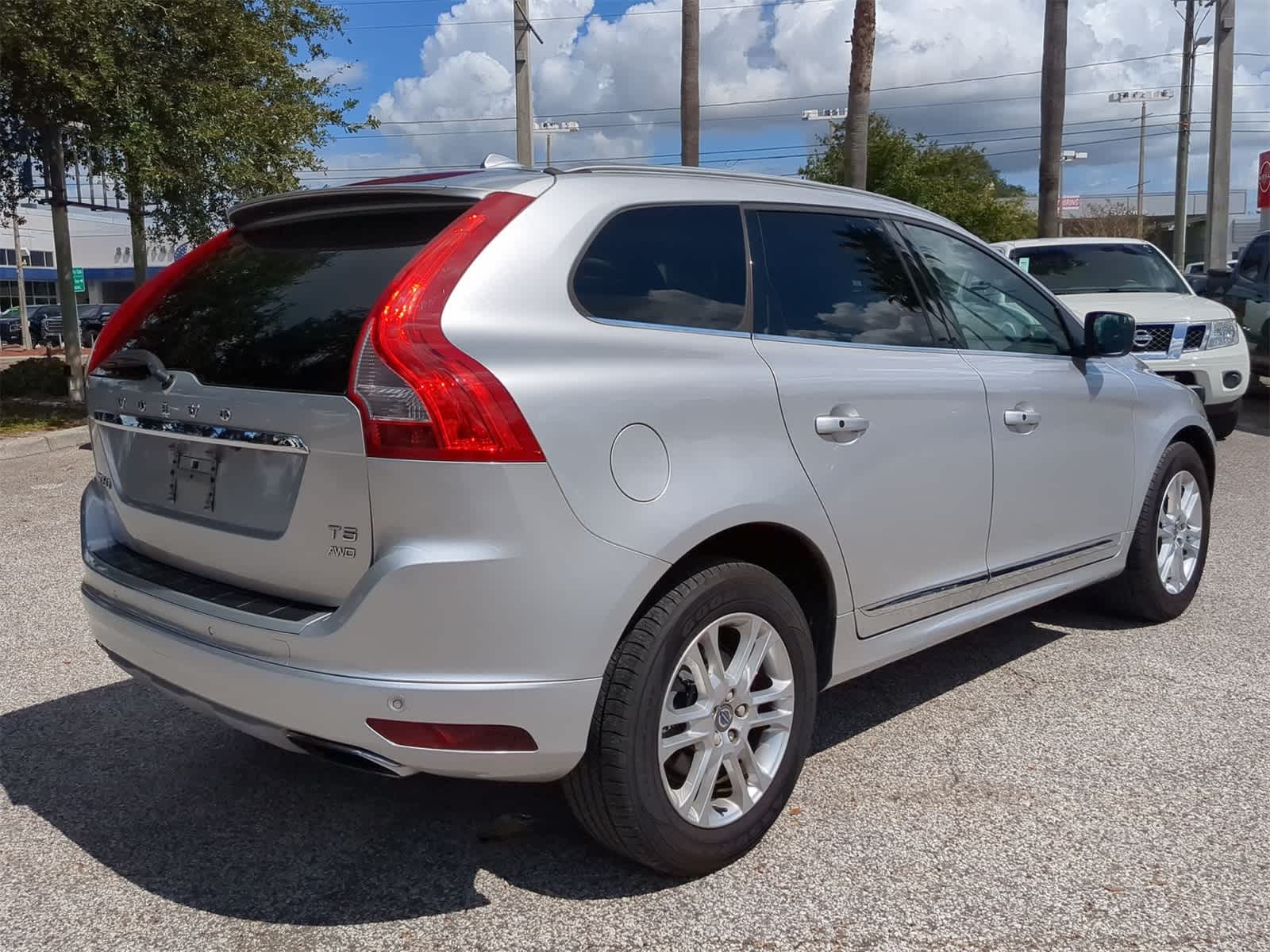 Thumbnail: 2016 Volvo XC60 - 6