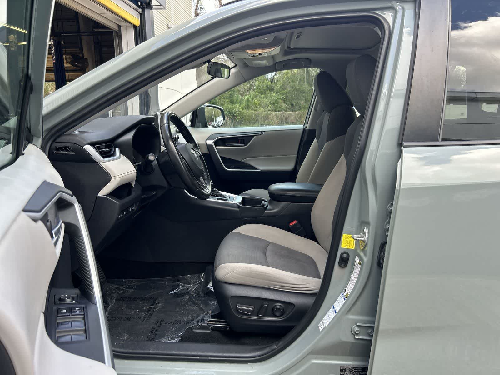 Thumbnail: 2019 Toyota RAV4 - 12