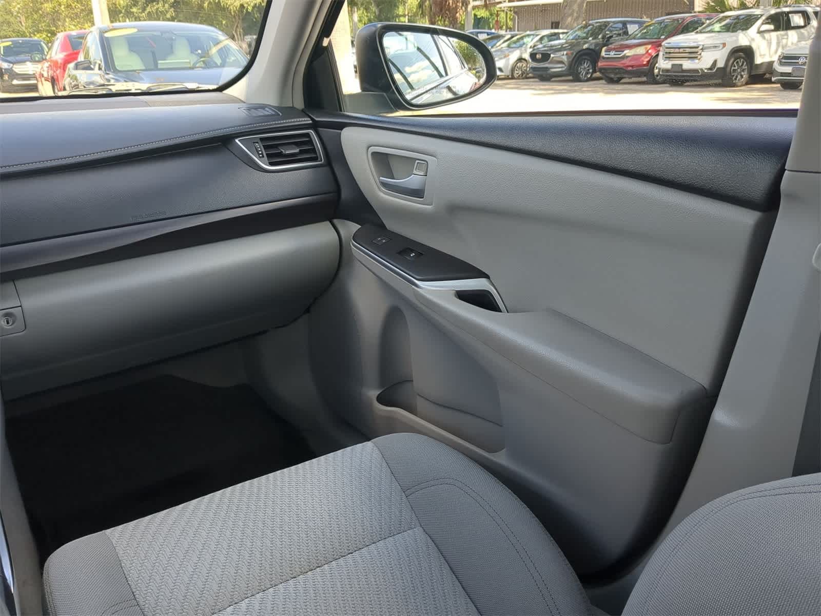 2017 Toyota Camry LE 16