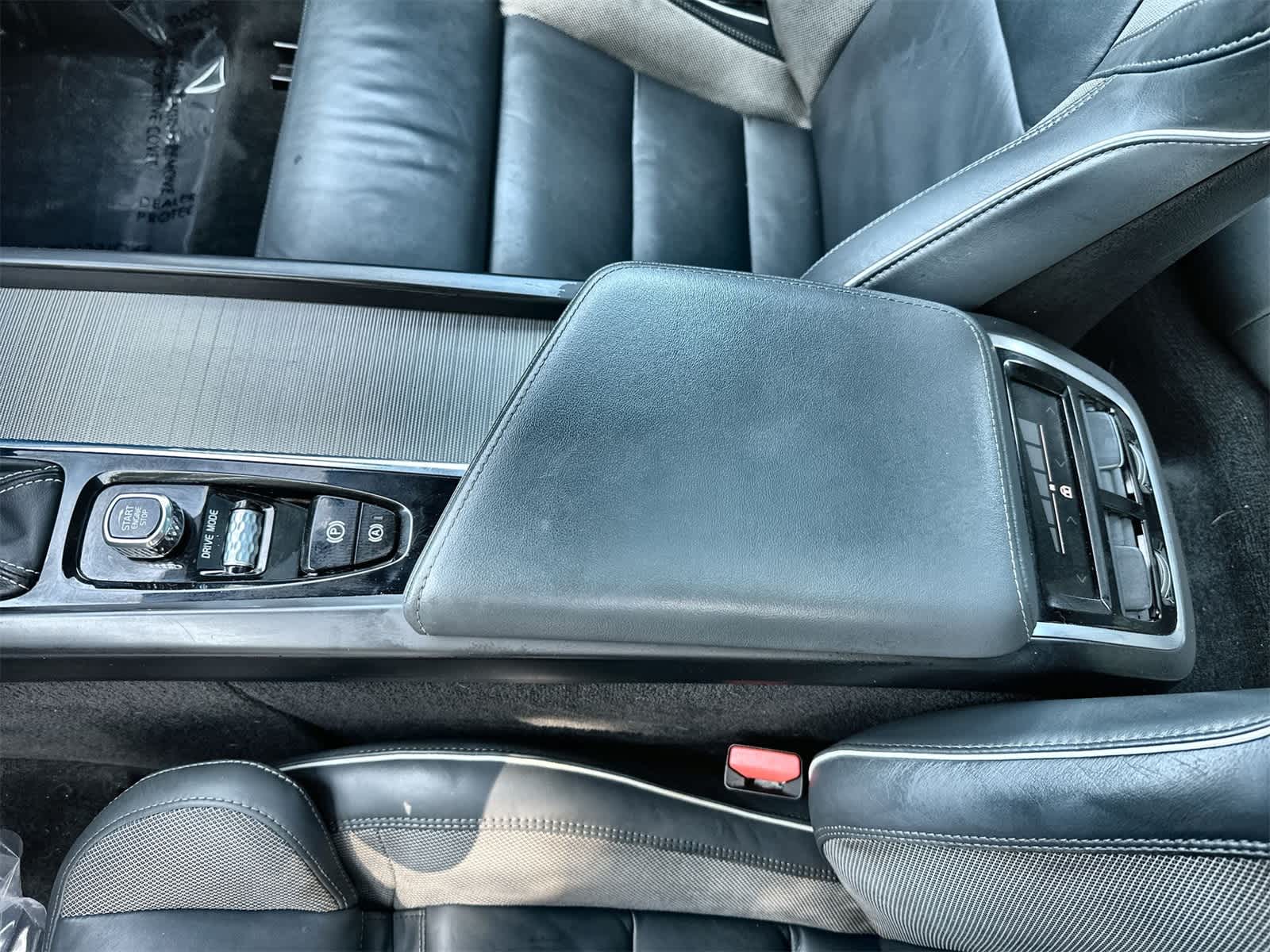 Thumbnail: 2020 Volvo V60 - 16