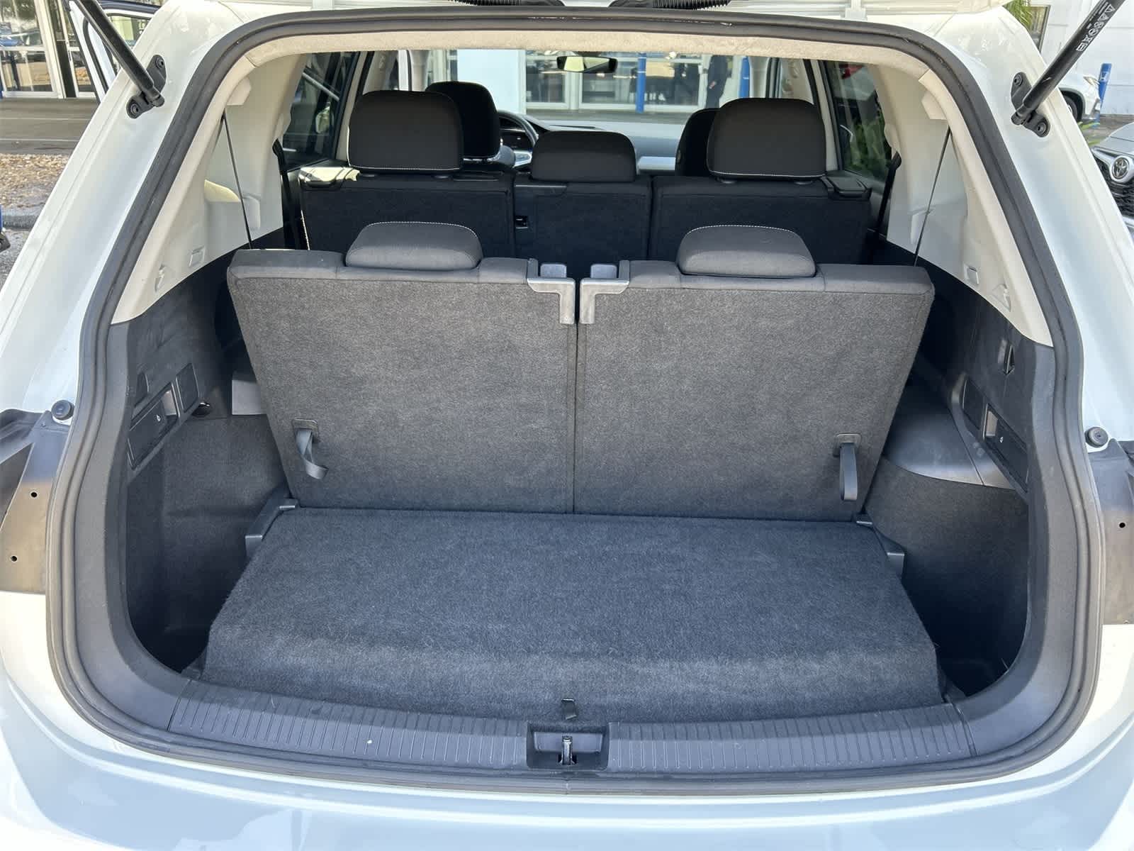 Thumbnail: 2024 Volkswagen Tiguan - 19