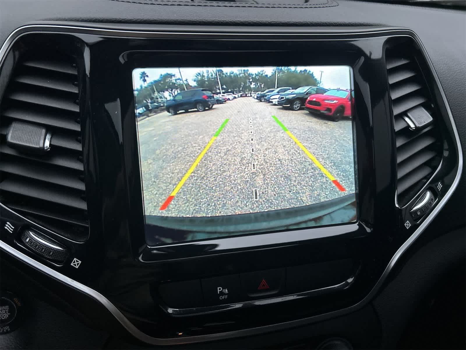 Thumbnail: 2019 Jeep Cherokee - 22