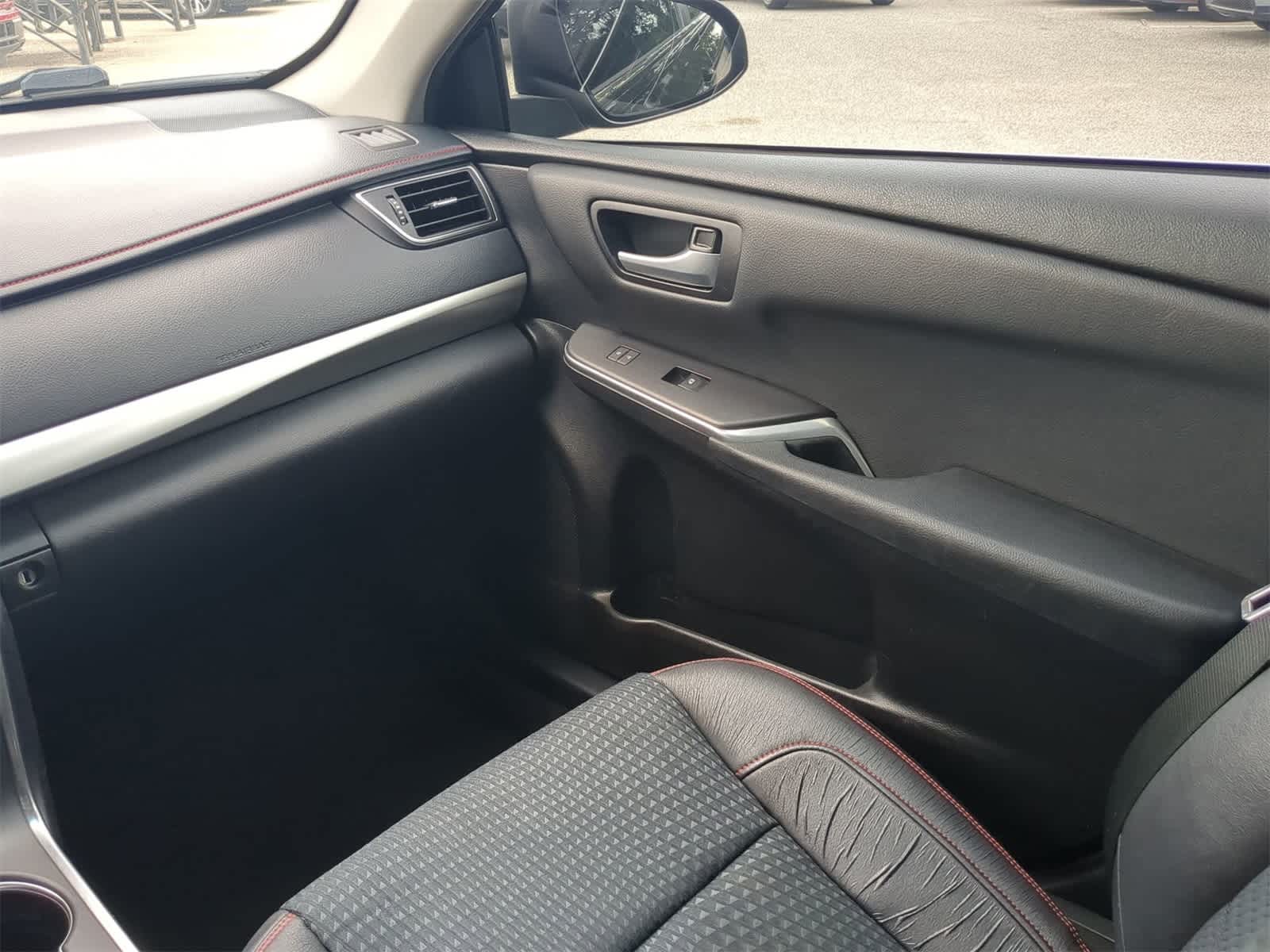 Thumbnail: 2015 Toyota Camry - 16