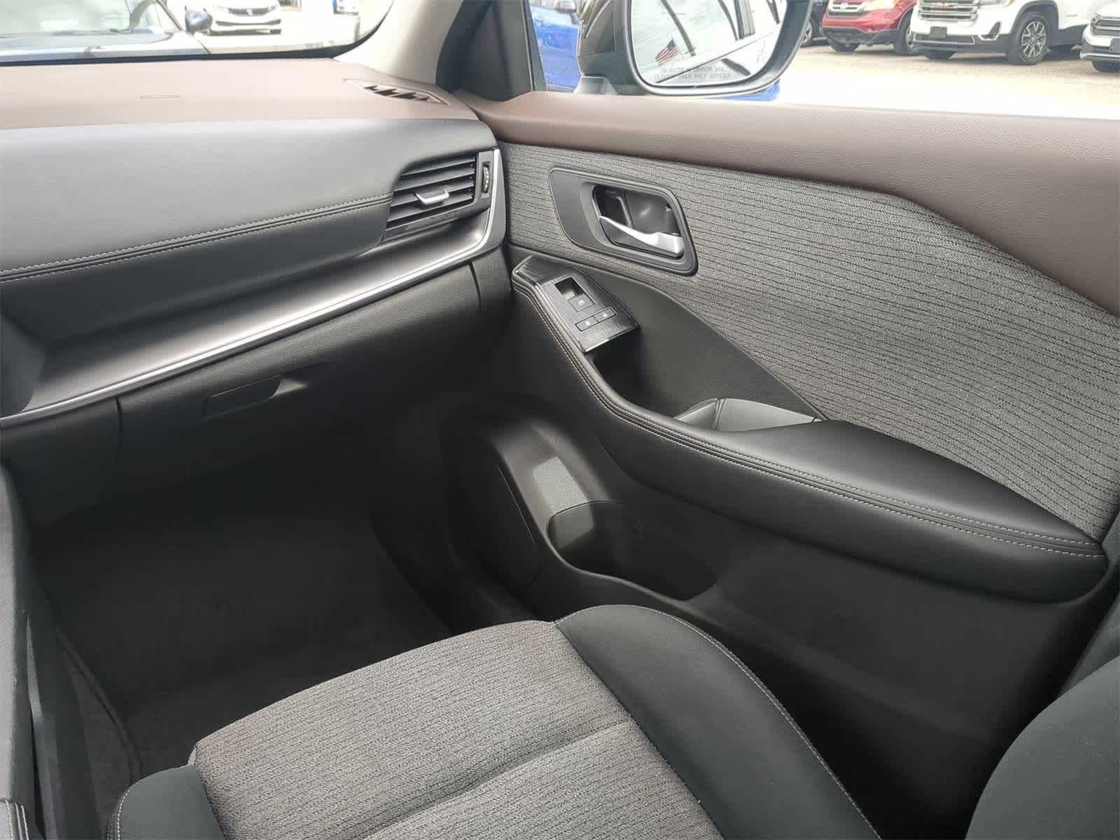 2023 Nissan Rogue SV 16