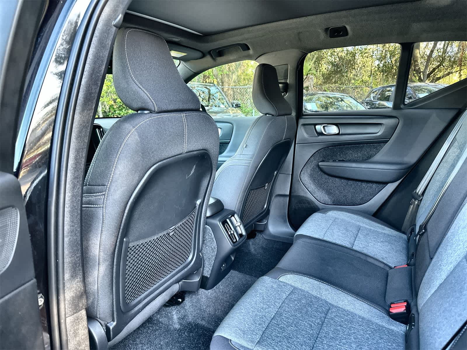 Thumbnail: 2024 Volvo XC40 - 12