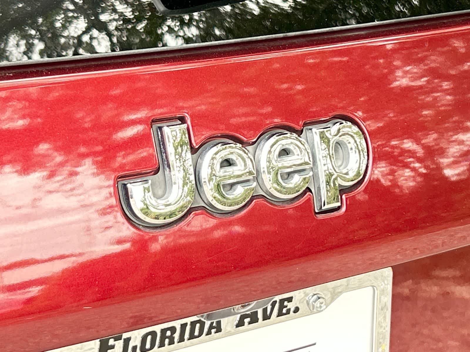 Thumbnail: 2019 Jeep Cherokee - 8