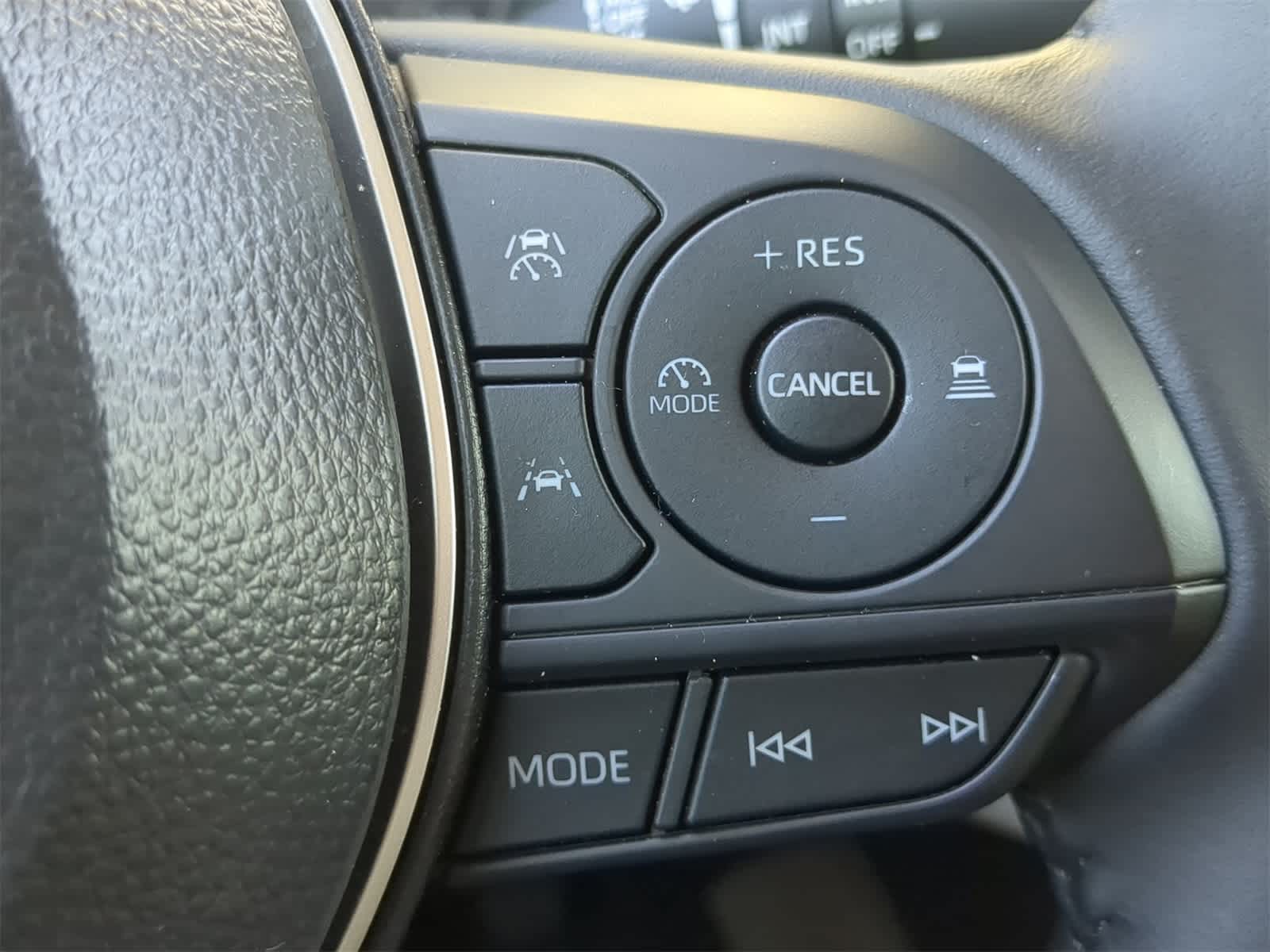 Thumbnail: 2025 Toyota Corolla Cross - 23