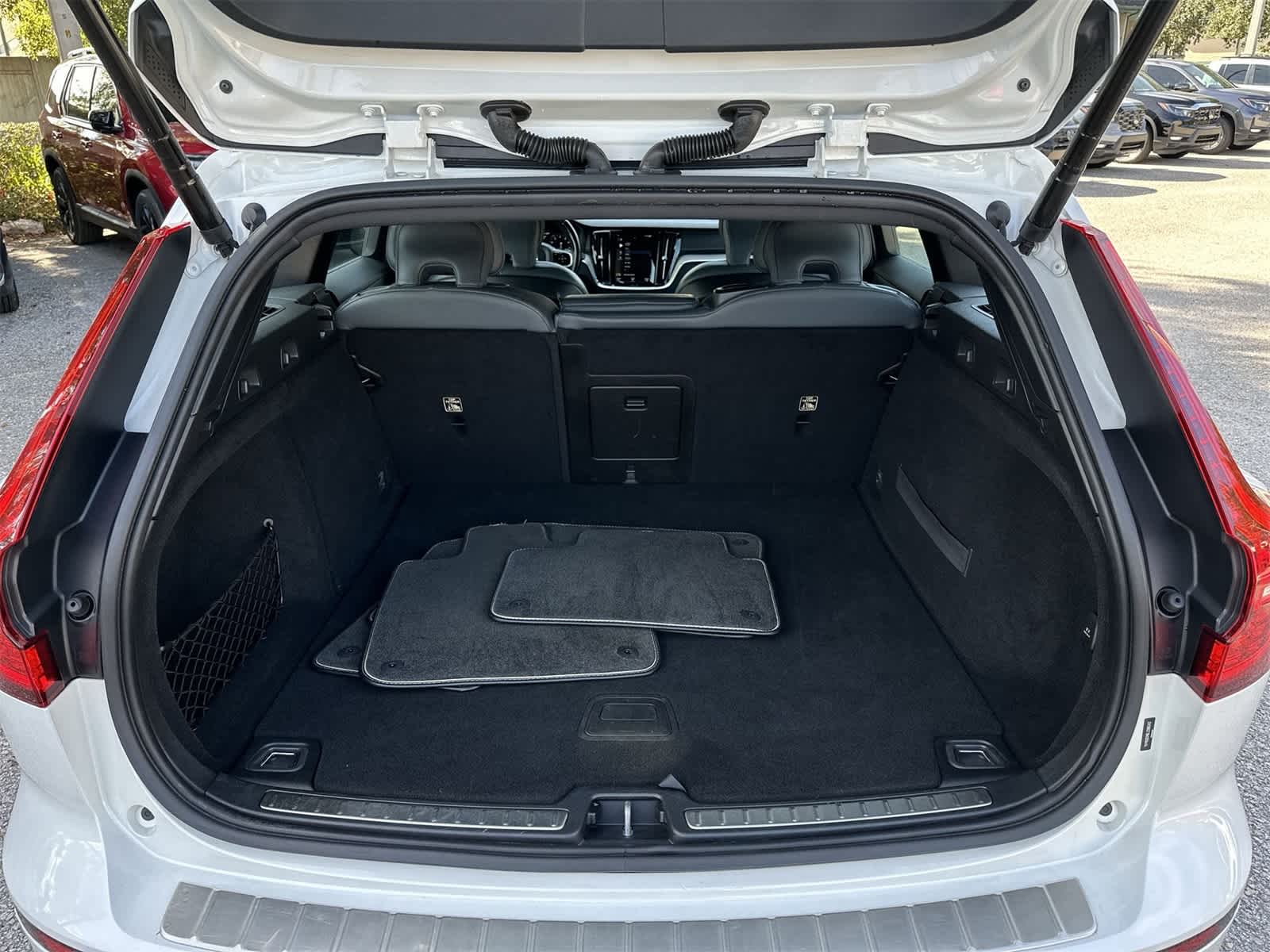 Thumbnail: 2020 Volvo V60 - 19