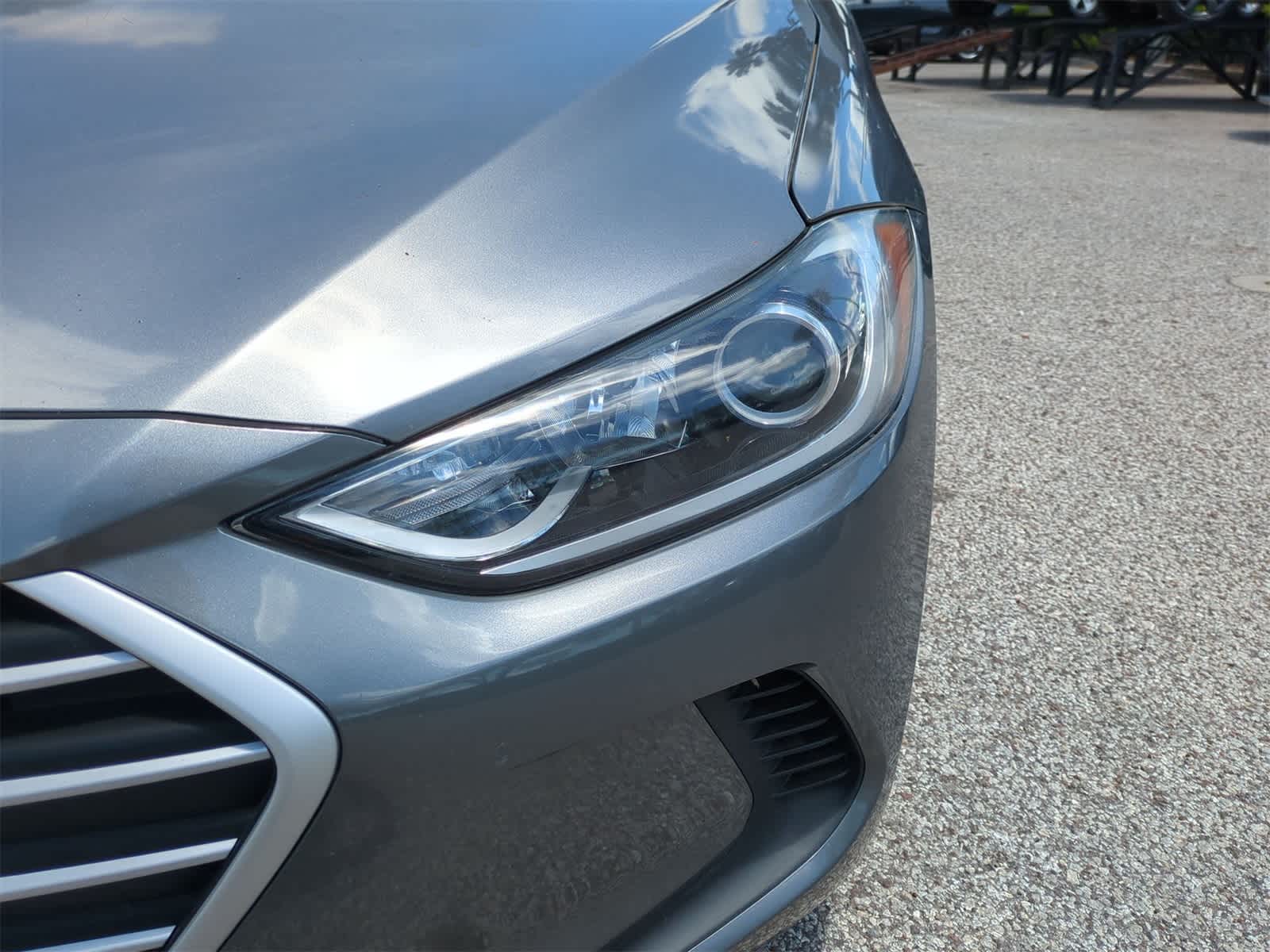 Thumbnail: 2018 Hyundai Elantra - 10