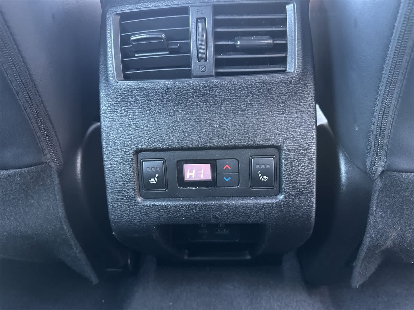 Thumbnail: 2022 Mitsubishi Outlander - 12