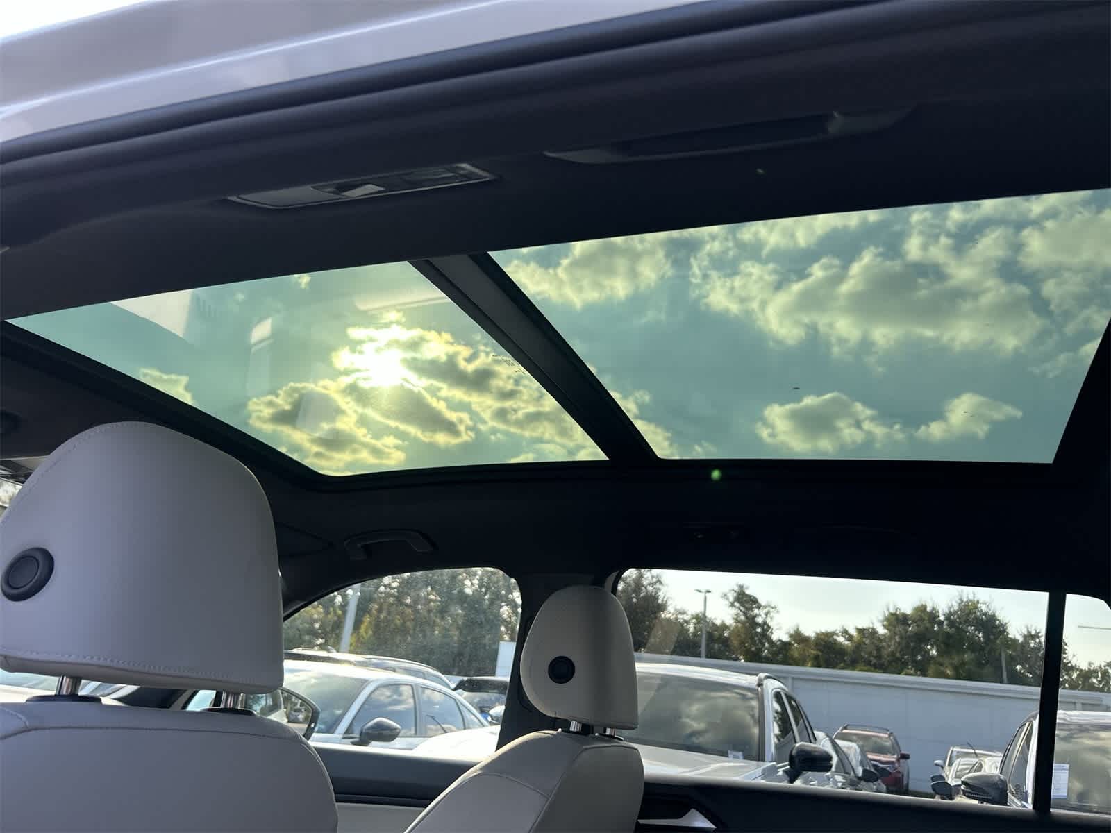 Thumbnail: 2021 Volkswagen Tiguan - 23