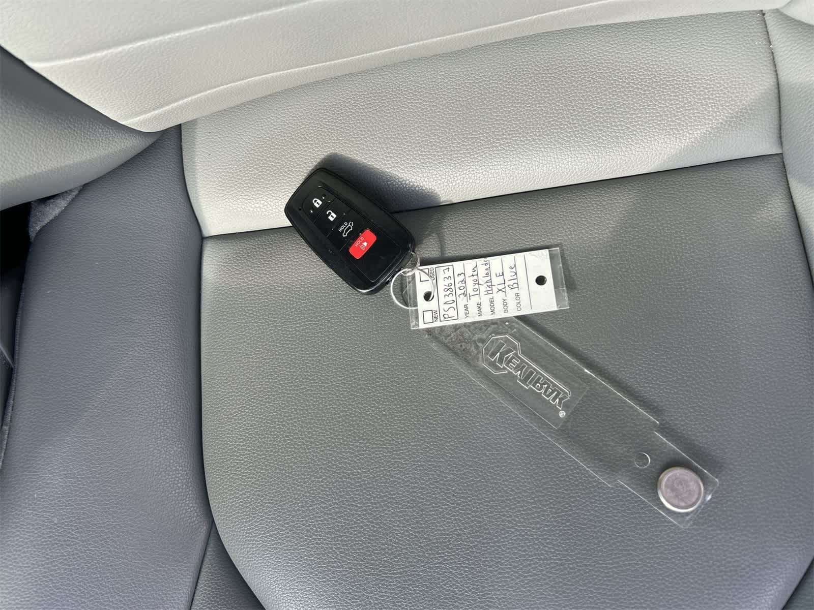 Thumbnail: 2023 Toyota Highlander - 20