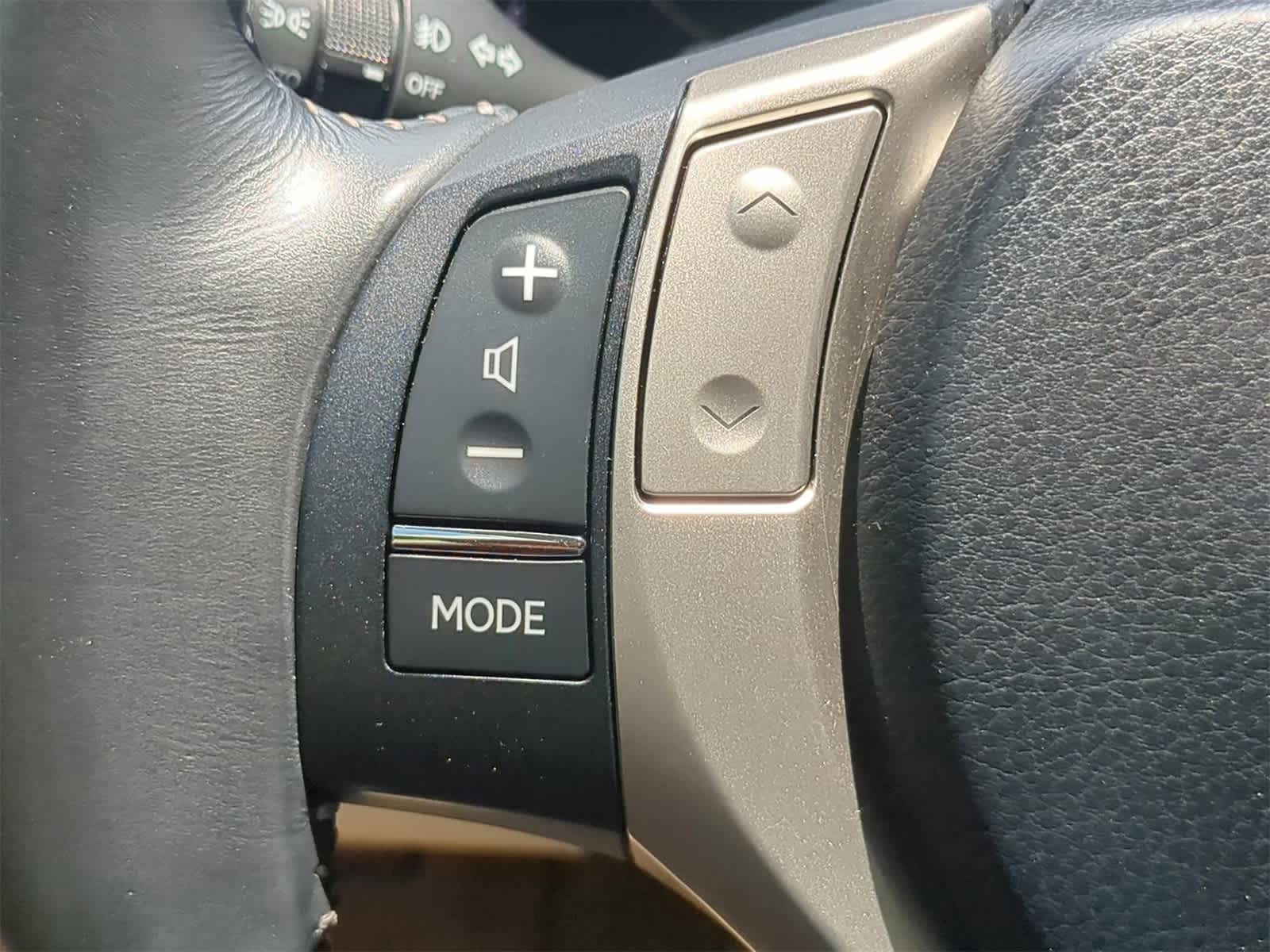 Thumbnail: 2015 Lexus ES - 24