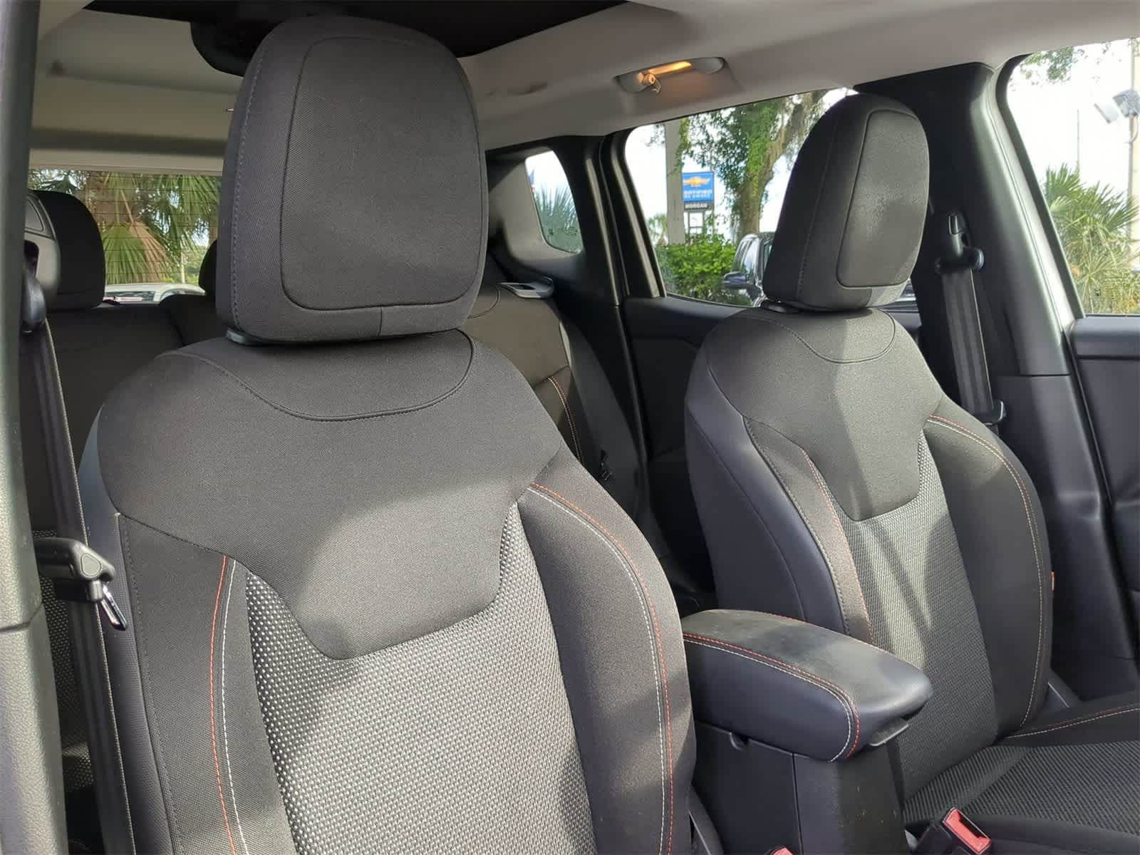 Thumbnail: 2016 Jeep Renegade - 7