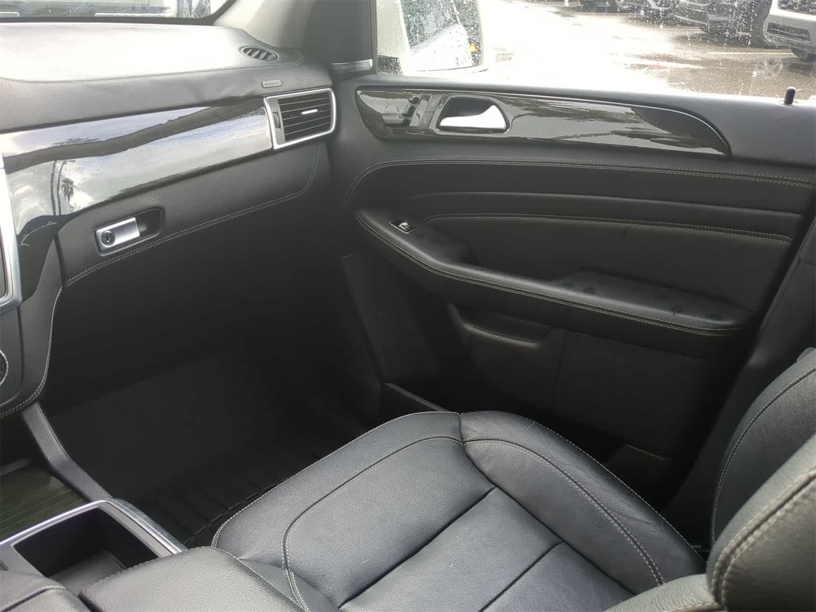 Thumbnail: 2015 Mercedes-Benz M-Class - 16
