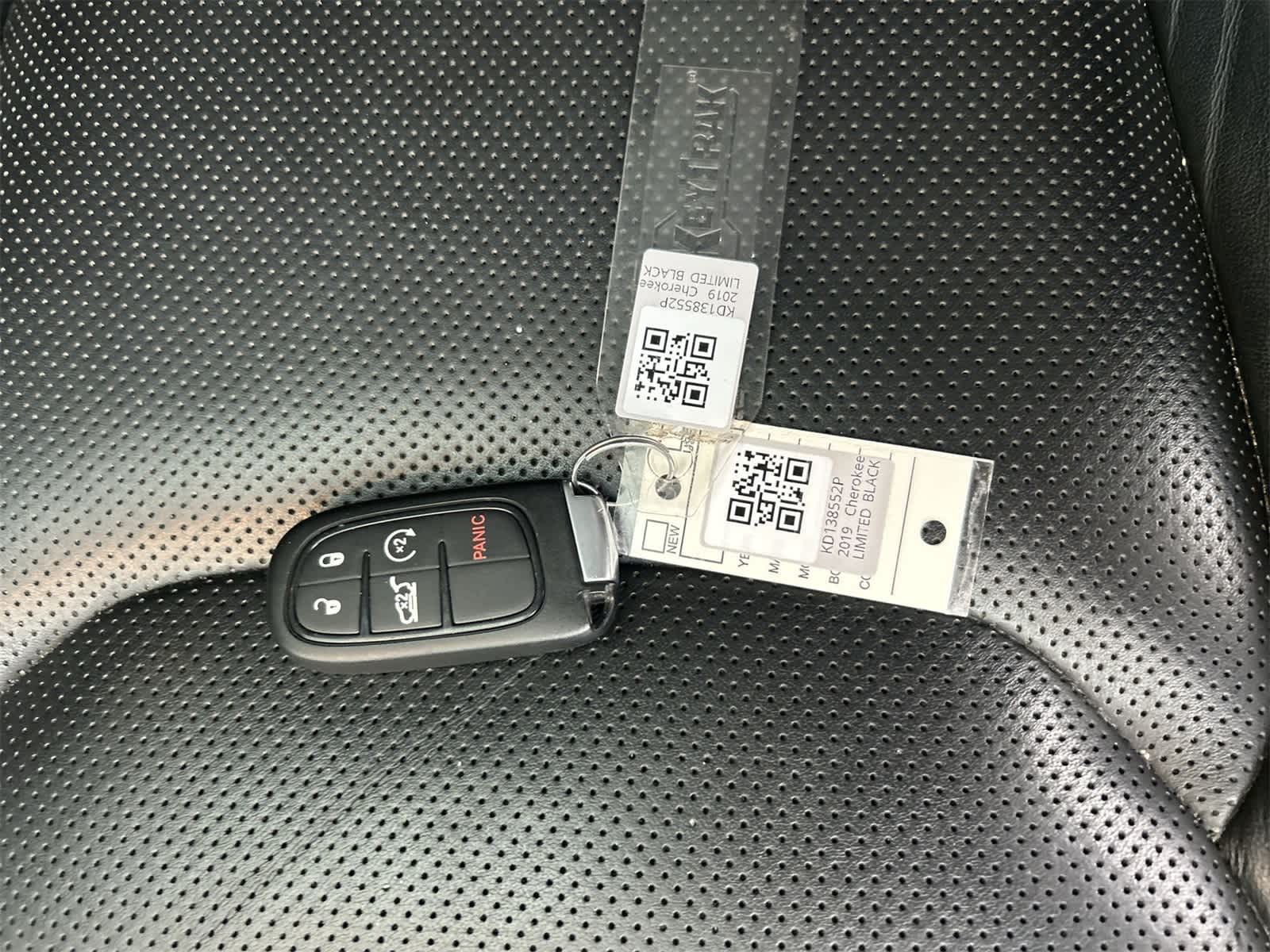 Thumbnail: 2019 Jeep Cherokee - 20