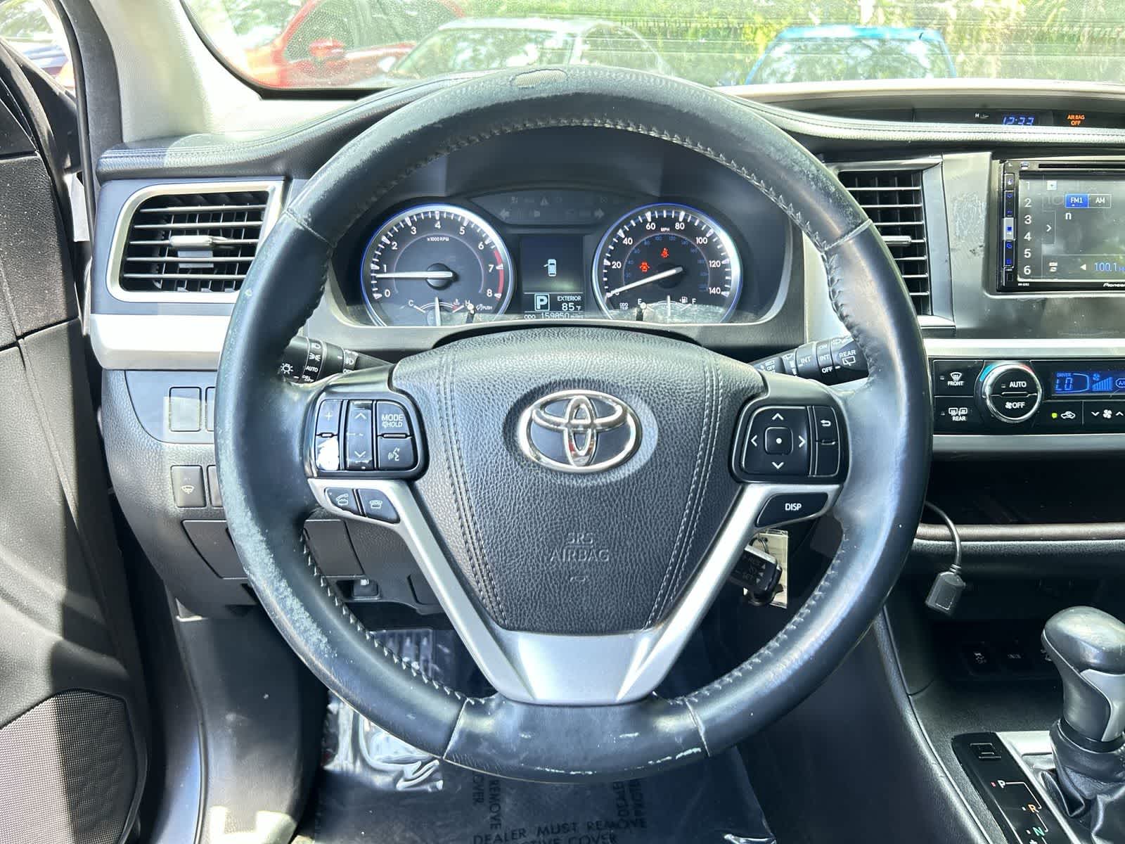 Thumbnail: 2015 Toyota Highlander - 16