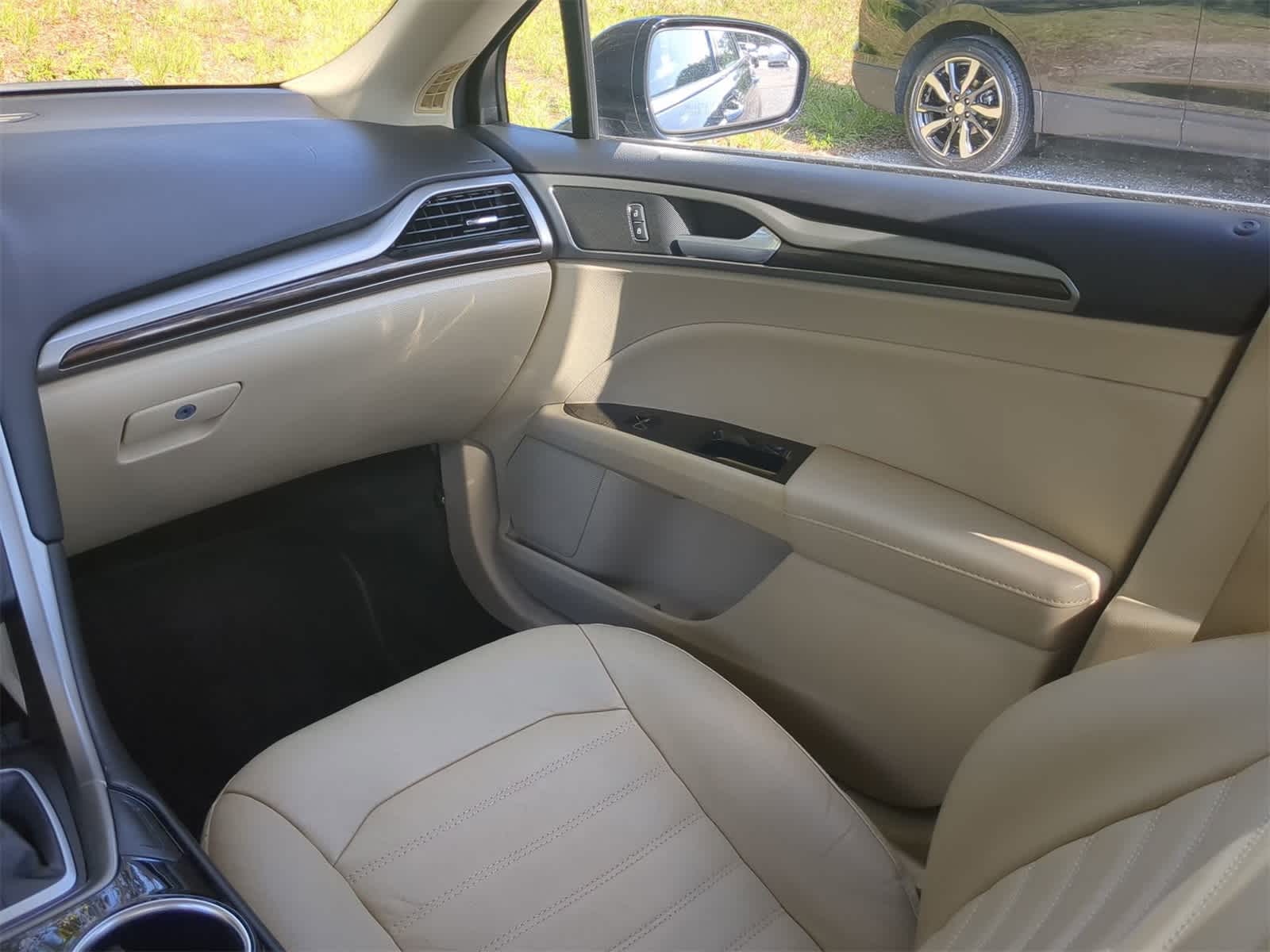 Thumbnail: 2013 Ford Fusion - 16