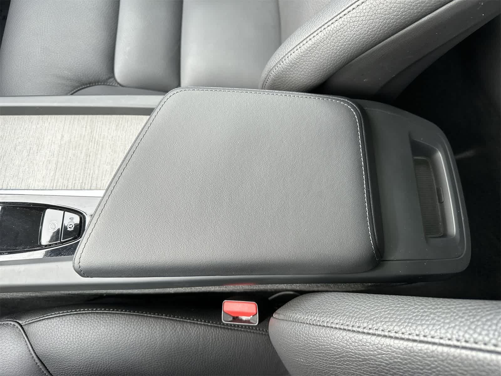 Thumbnail: 2025 Volvo XC60 - 16