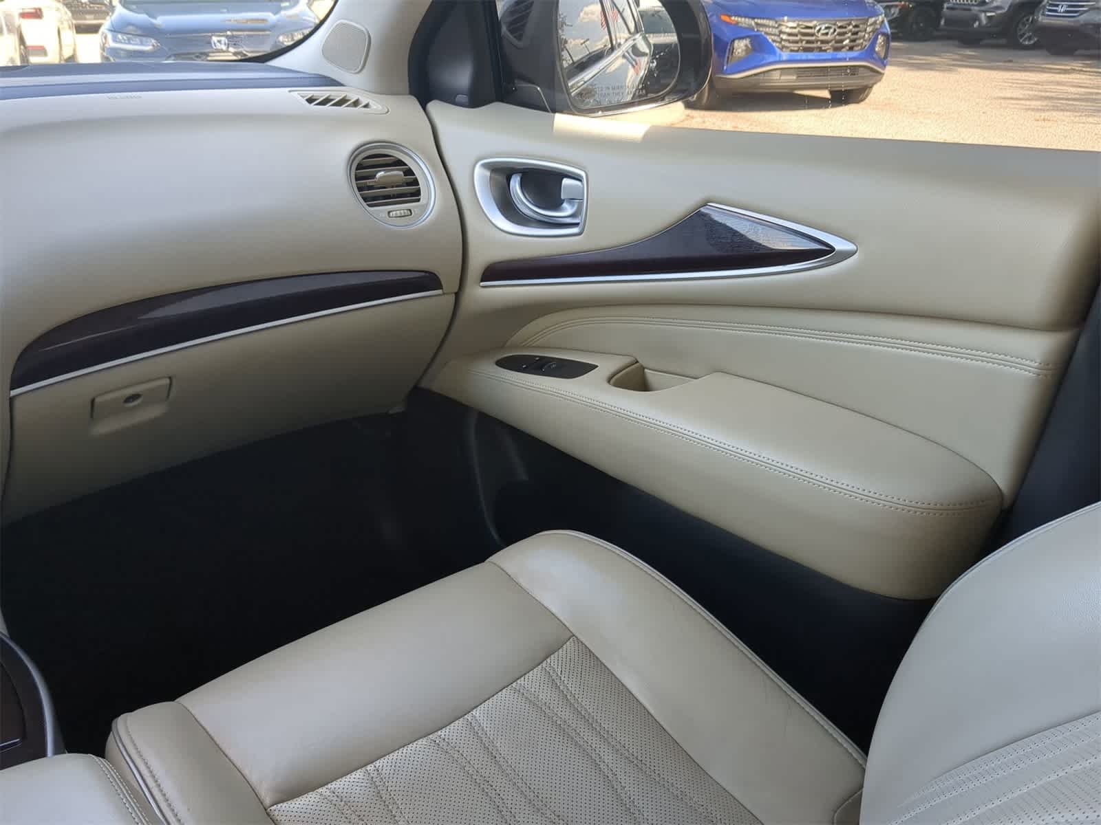 Thumbnail: 2016 INFINITI QX60 - 16