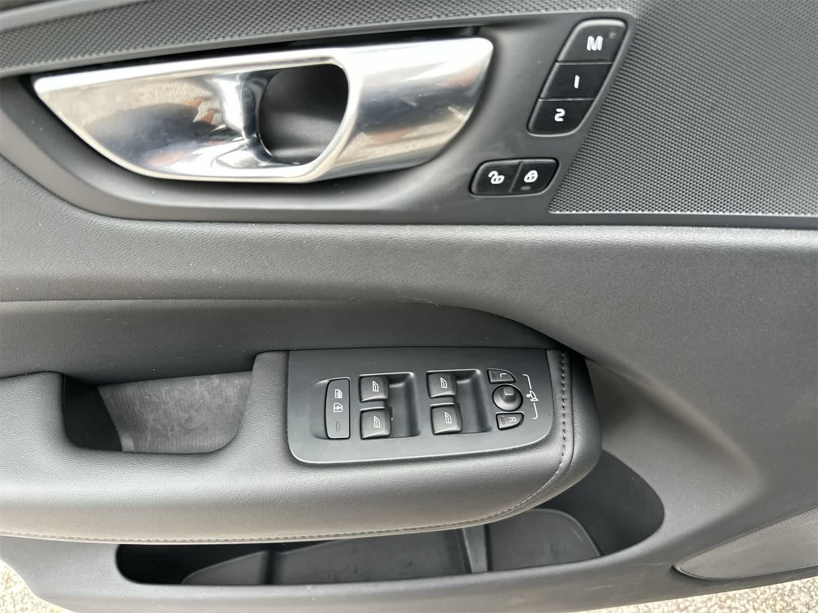 Thumbnail: 2025 Volvo XC60 - 7