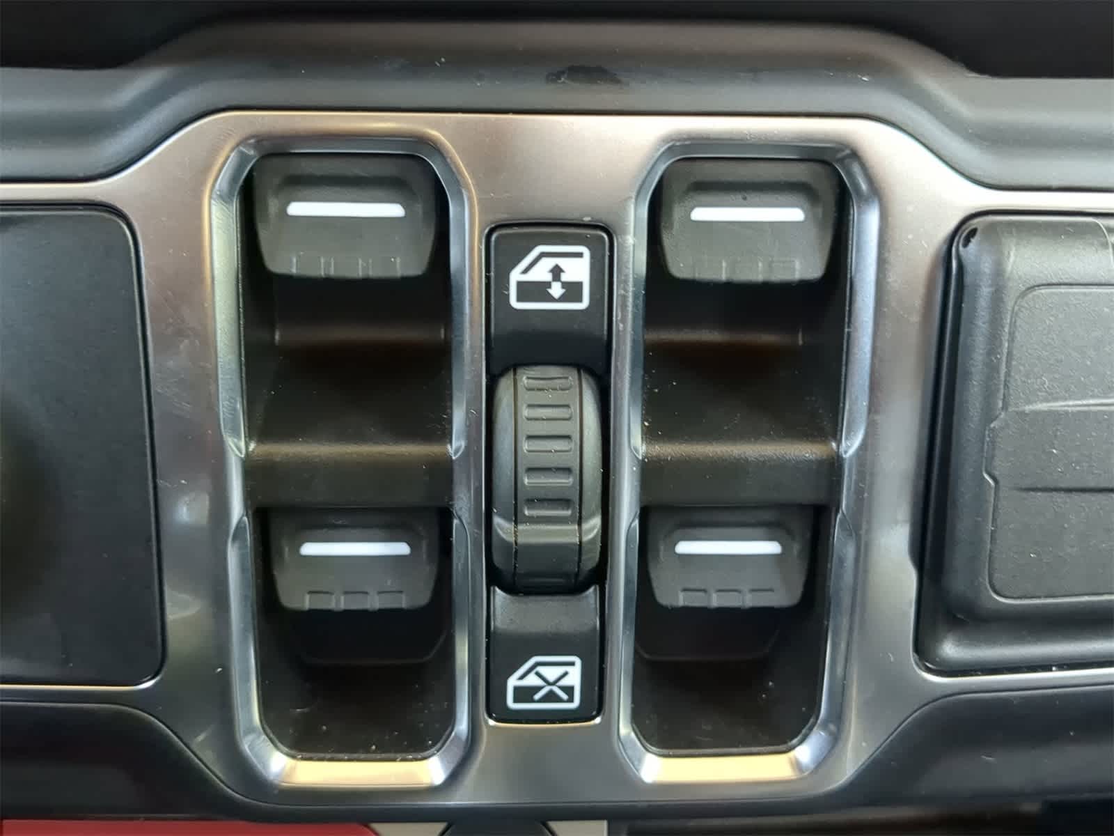 Thumbnail: 2022 Jeep Gladiator - 22