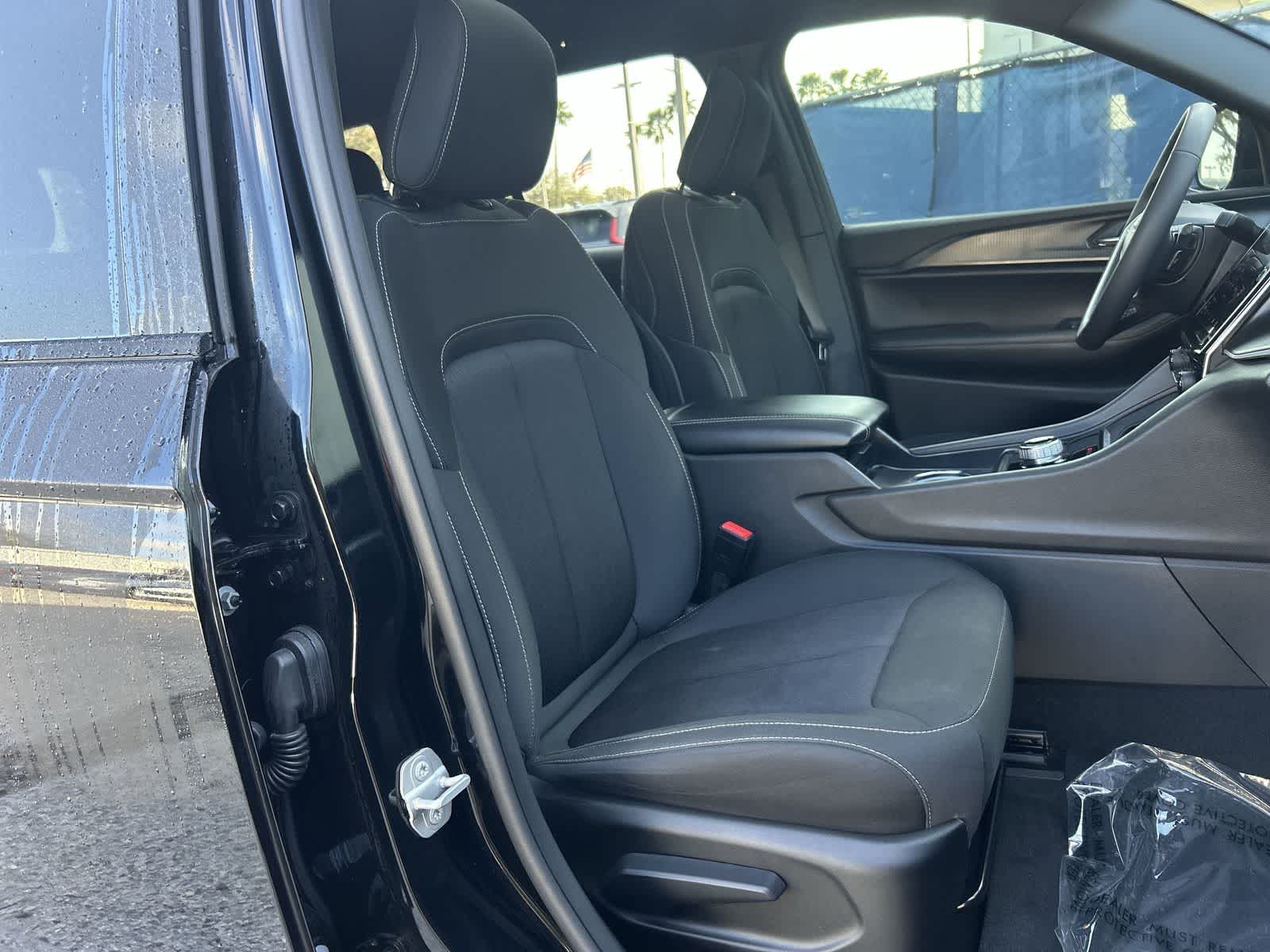 Thumbnail: 2025 Jeep Grand Cherokee - 16