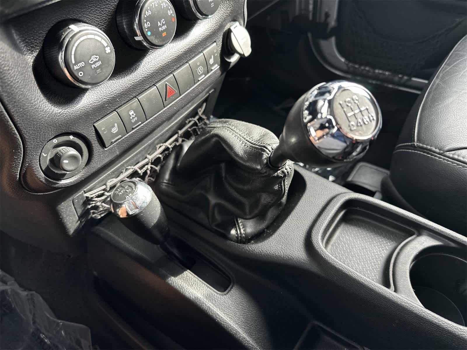 Thumbnail: 2015 Jeep Wrangler - 15
