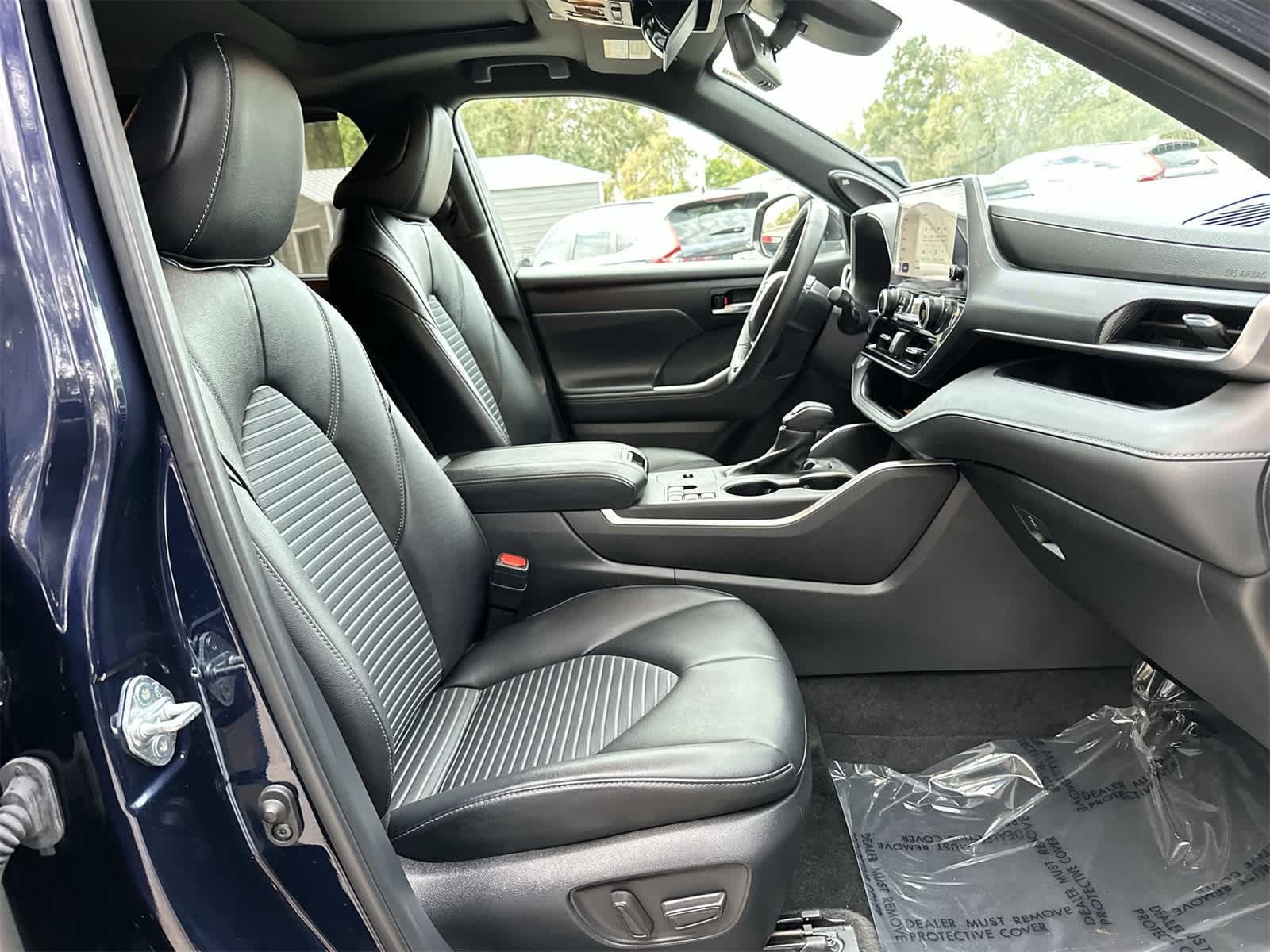 Thumbnail: 2024 Toyota Highlander - 14