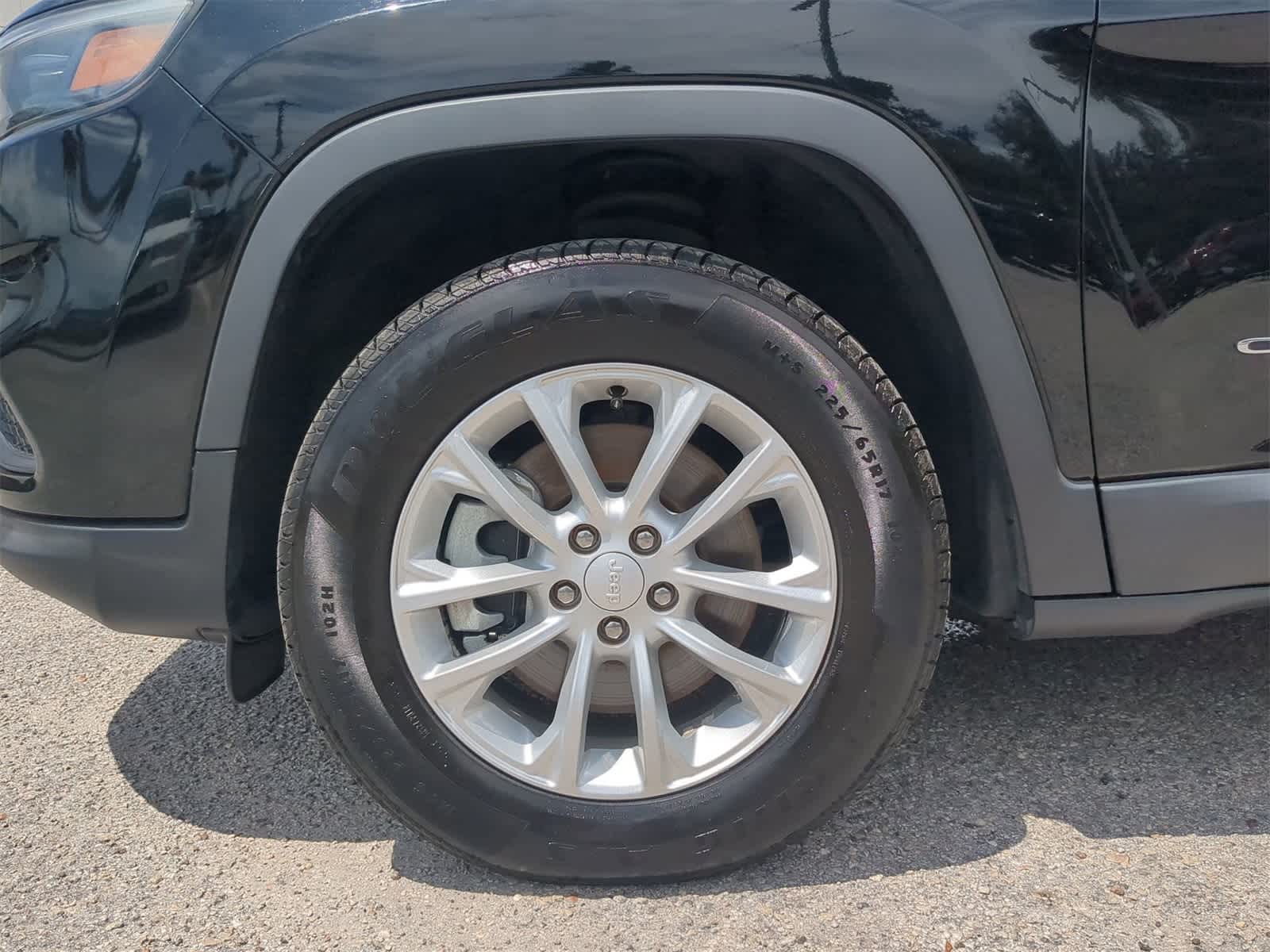Thumbnail: 2021 Jeep Cherokee - 12