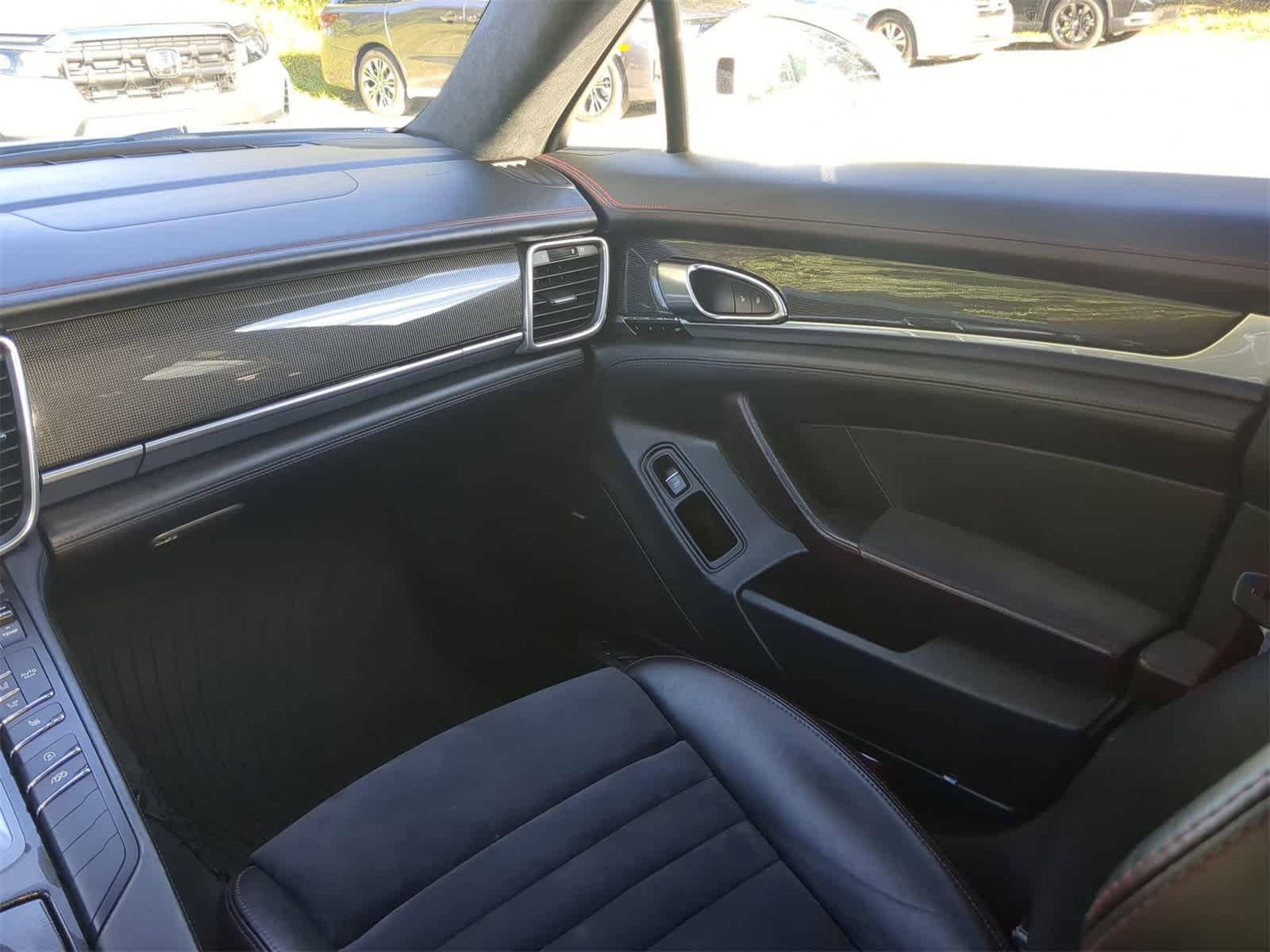 Thumbnail: 2016 Porsche Panamera - 16