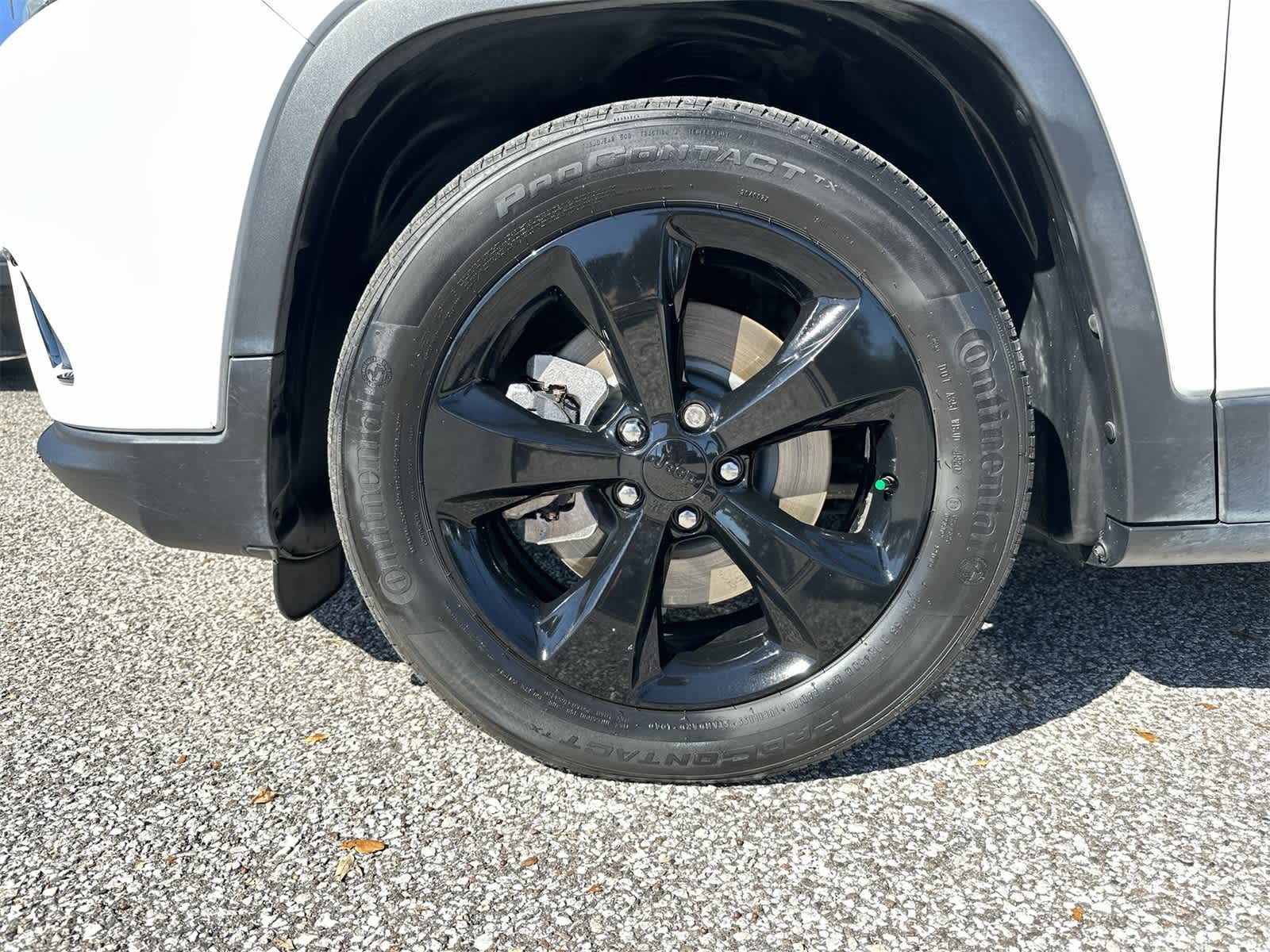 Thumbnail: 2021 Jeep Cherokee - 11