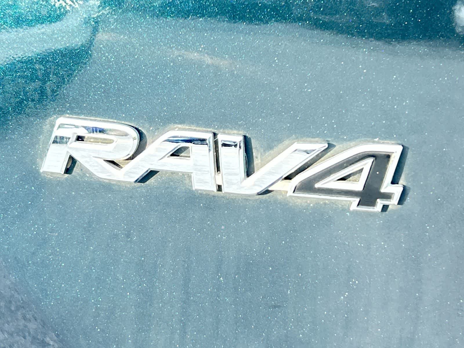 Thumbnail: 2018 Toyota RAV4 - 8
